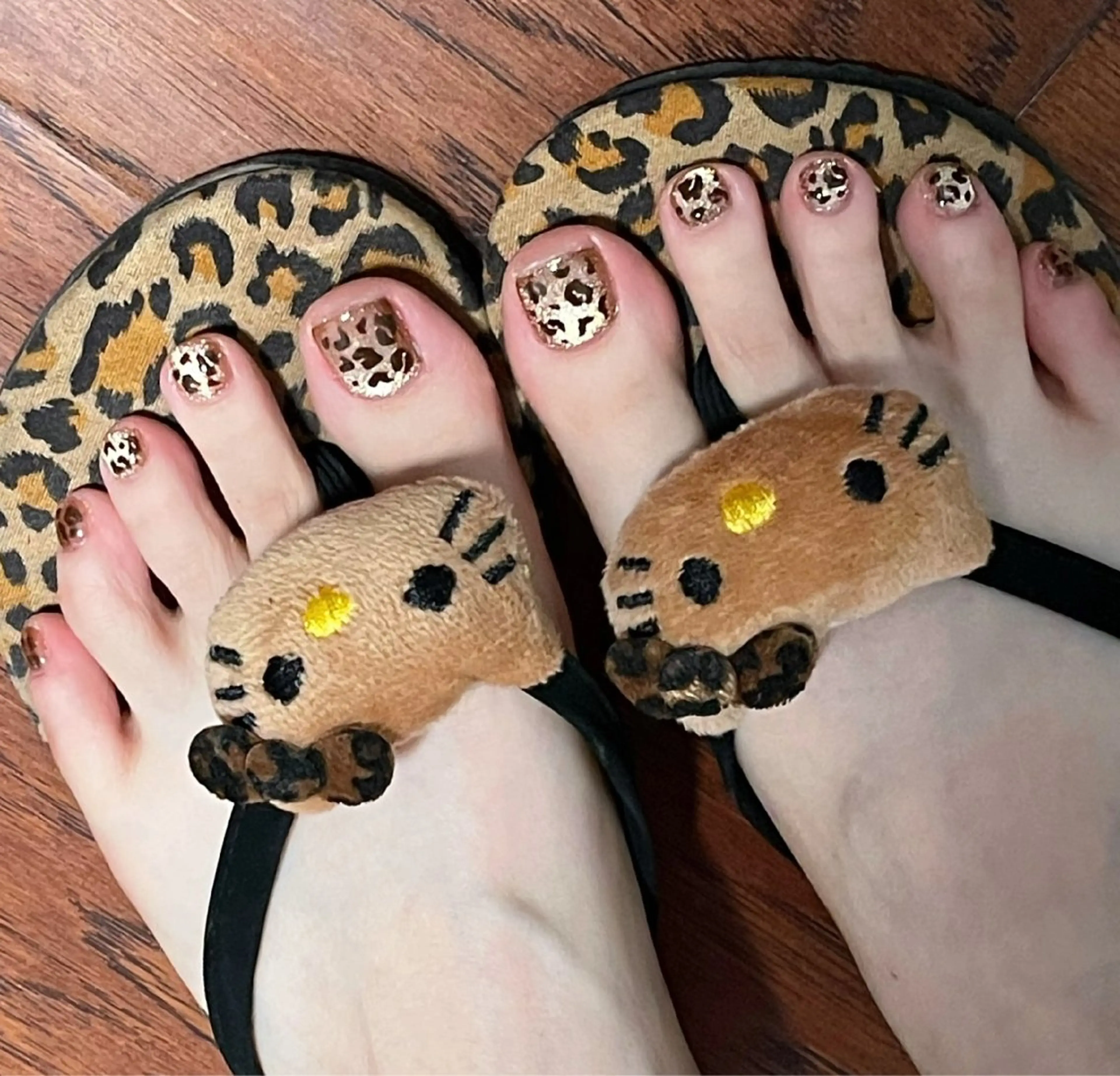 ネイル 長さ出し フットネイル マグネットネイル リボン 夏ネイル フットネイル Sun Nail 池袋のエステ・リラクイメージ