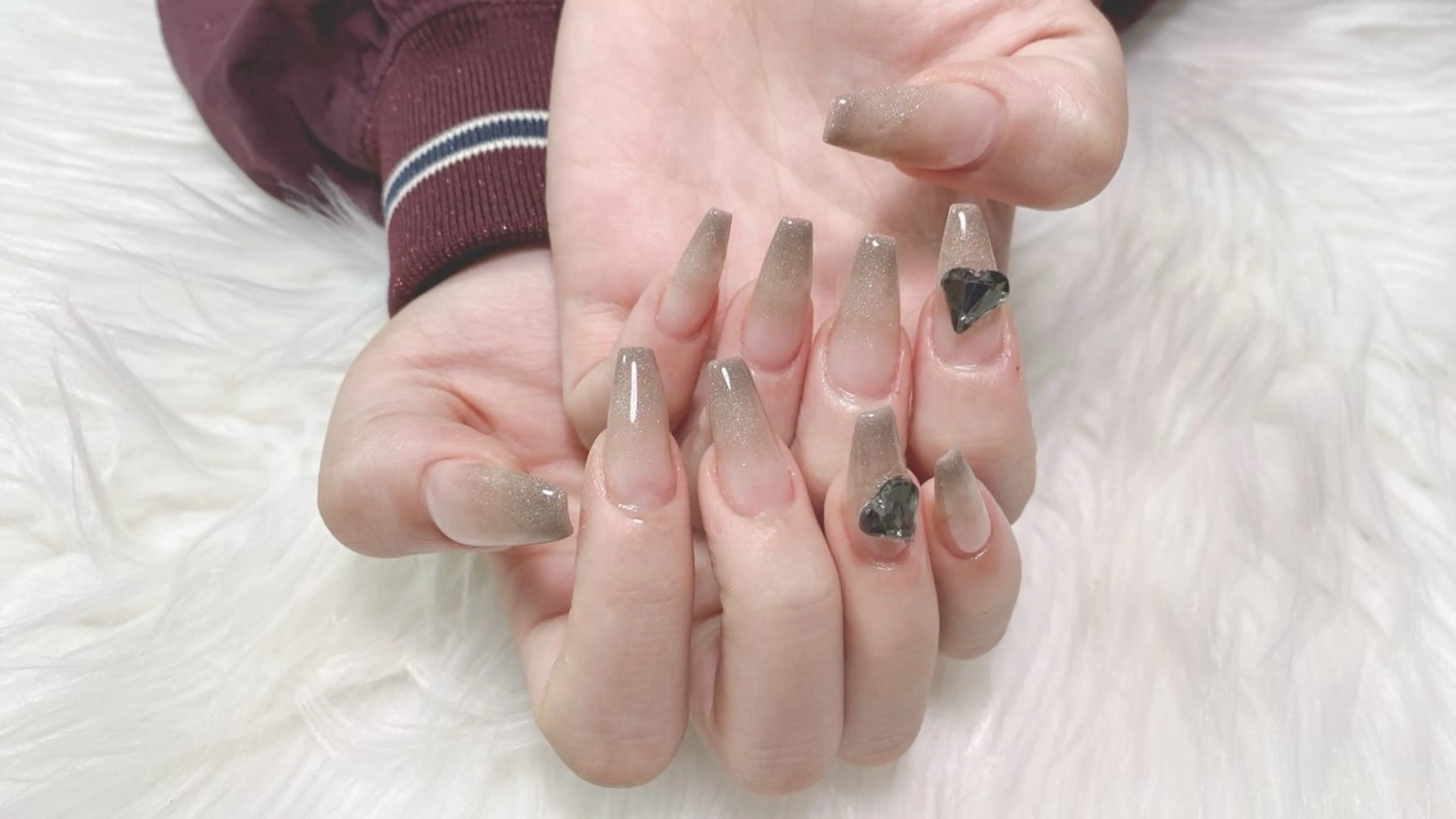 ネイル チークネイル フレンチネイル ガラスフレンチ グラデーション キラキラネイル オーシャン スカルプネイルサロンのネイルデザイン