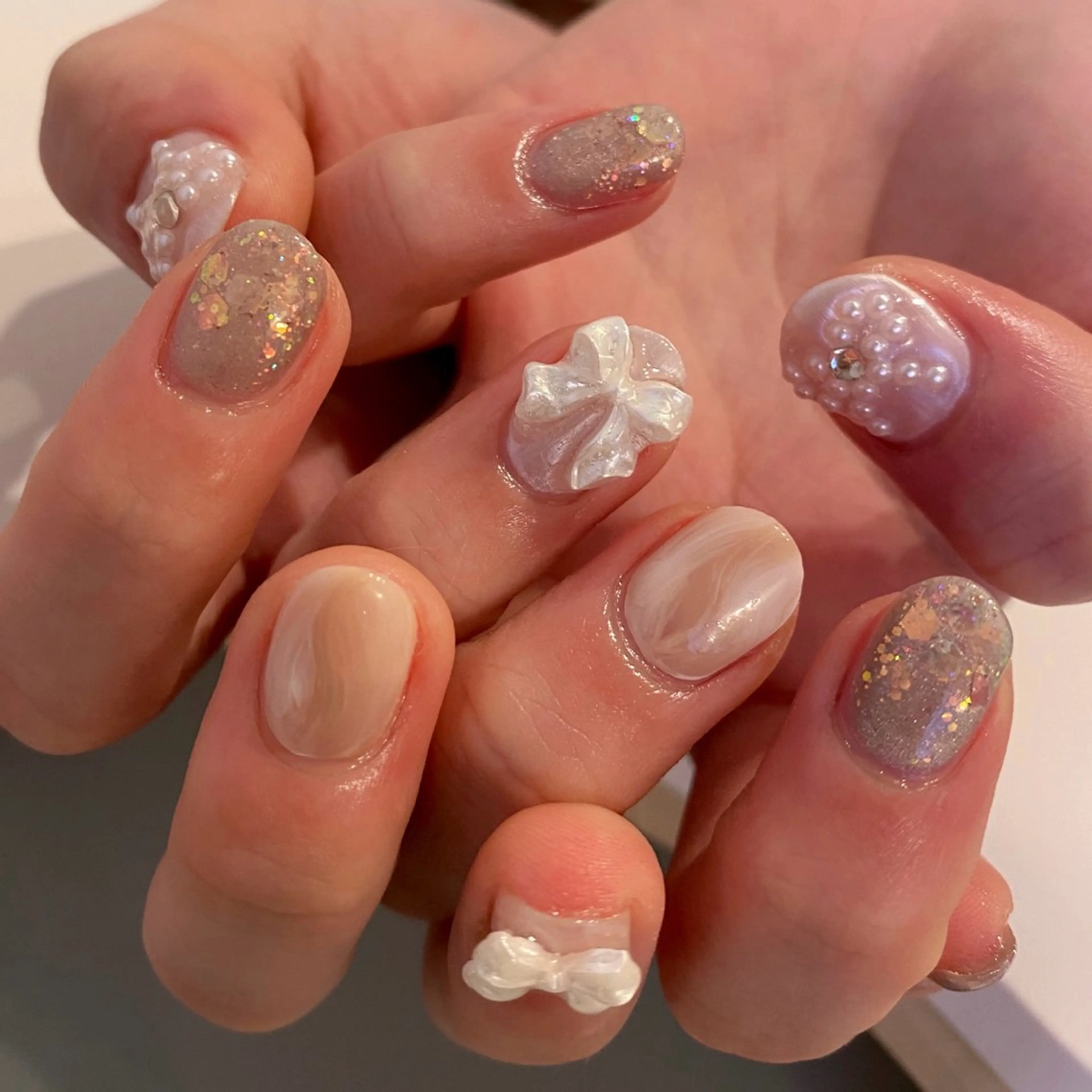ネイル アートネイル ガーリー ニュアンスネイル リボン nail amuseのネイルデザイン