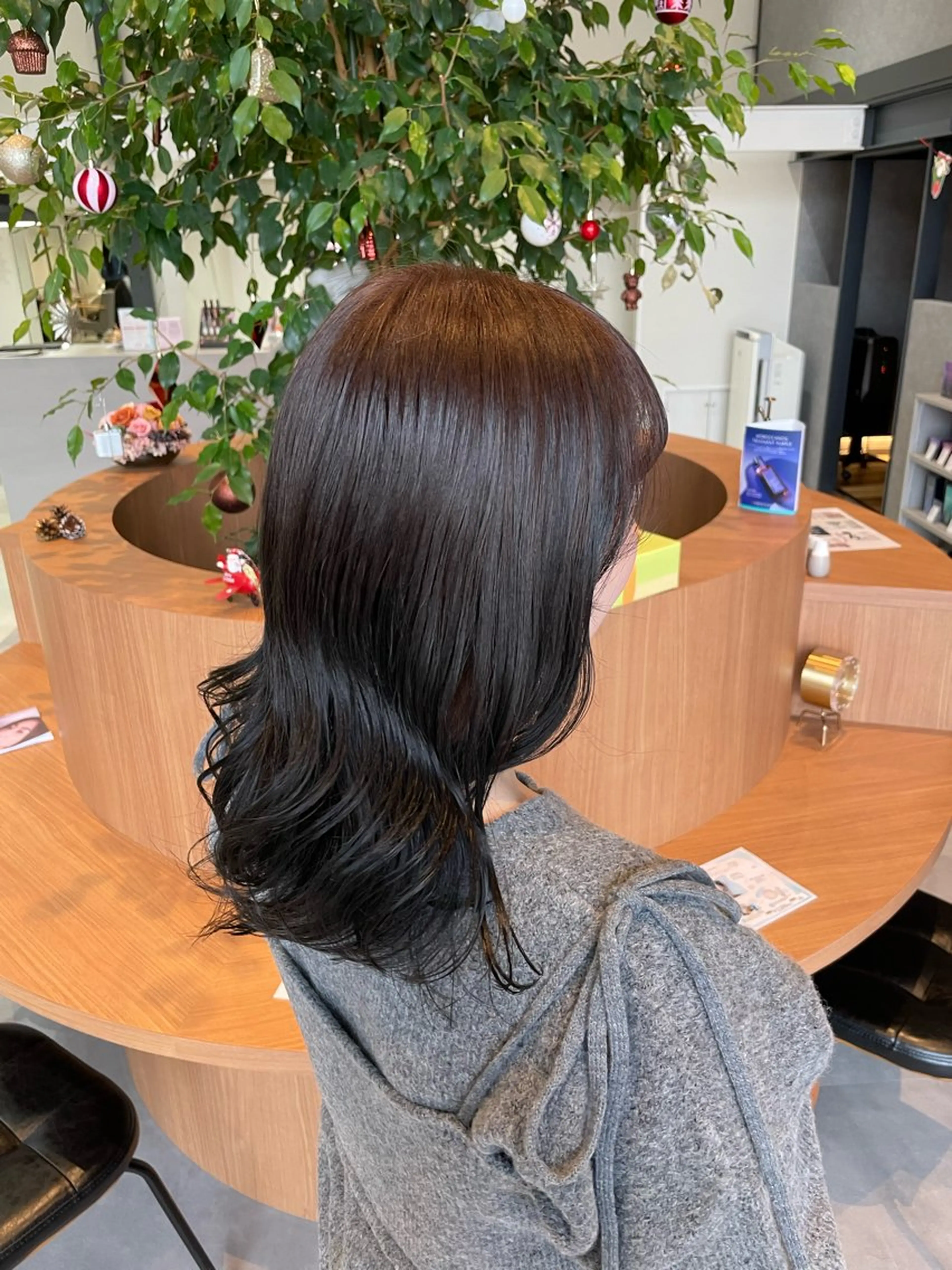 ミディアム カラー ベージュカラー オリーブベージュ カット ヘアカラー トリートメント ayaka |トレンドヘアのヘアスタイル
