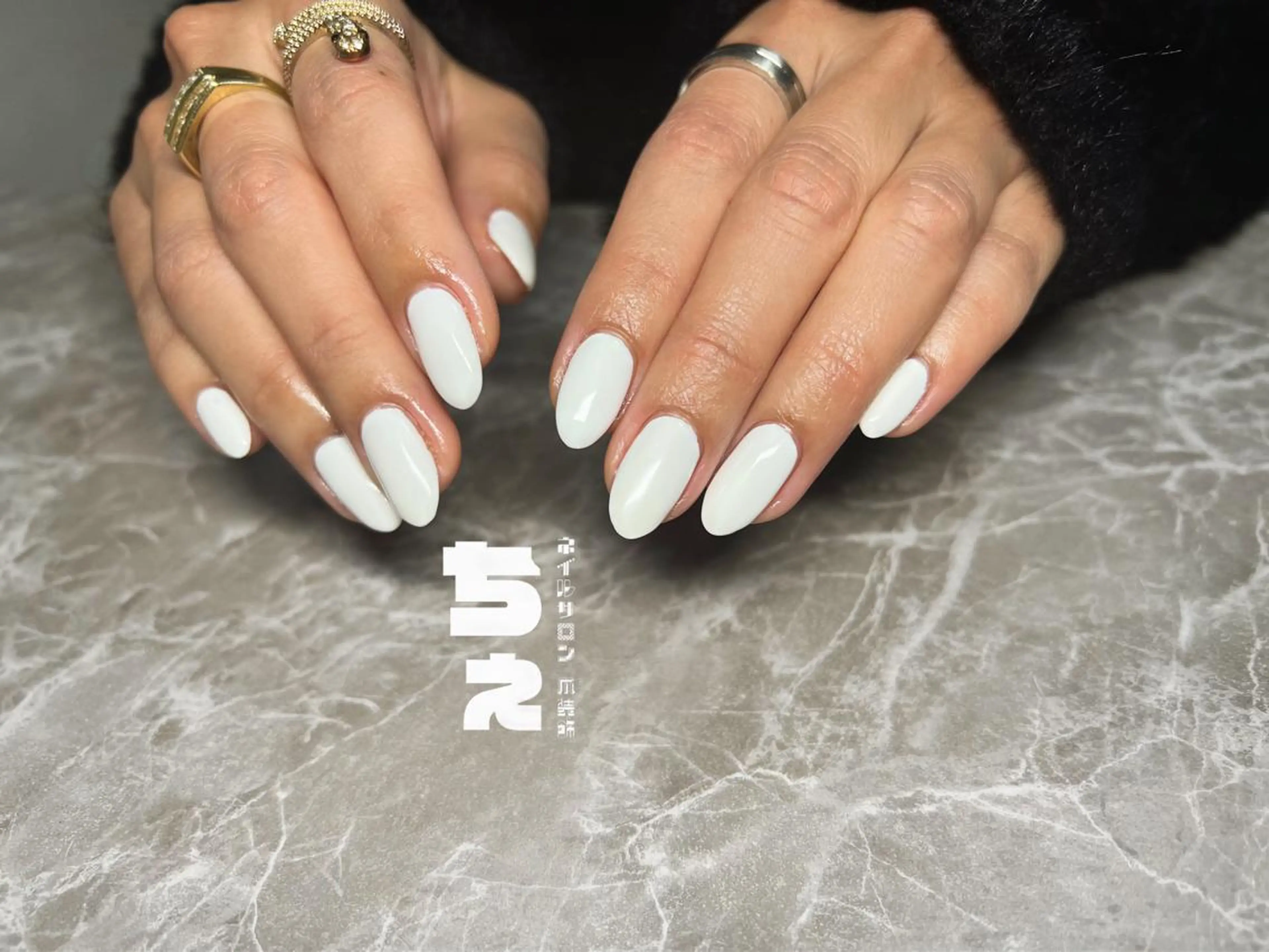 ネイル ホワイト nail salon CHEのネイルデザイン