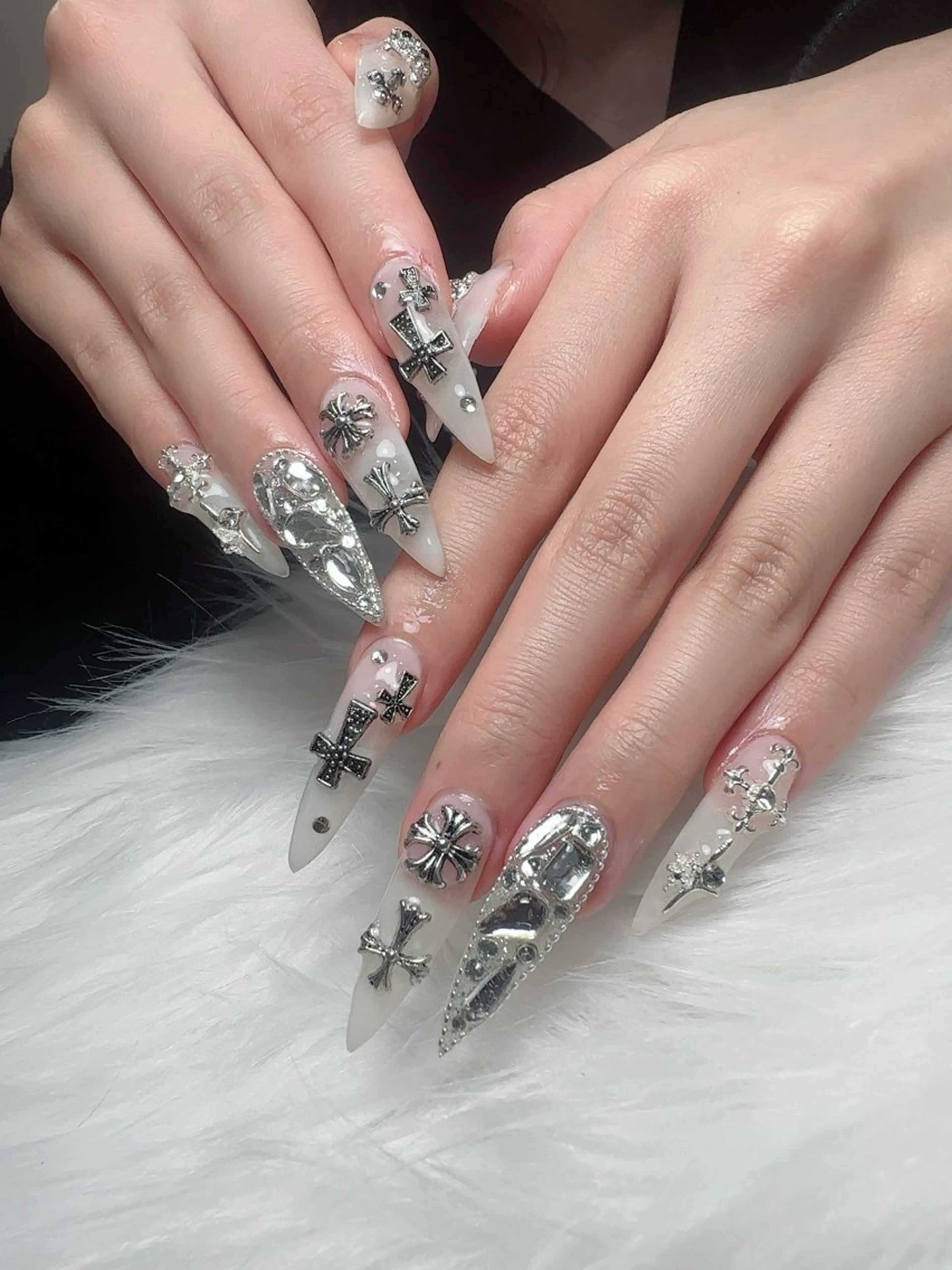 ネイル チークネイル 長さ出し ガーリー 韓国ネイル マグネットネイル MEest Beauty Studio所属・Junn Nailのネイルデザイン