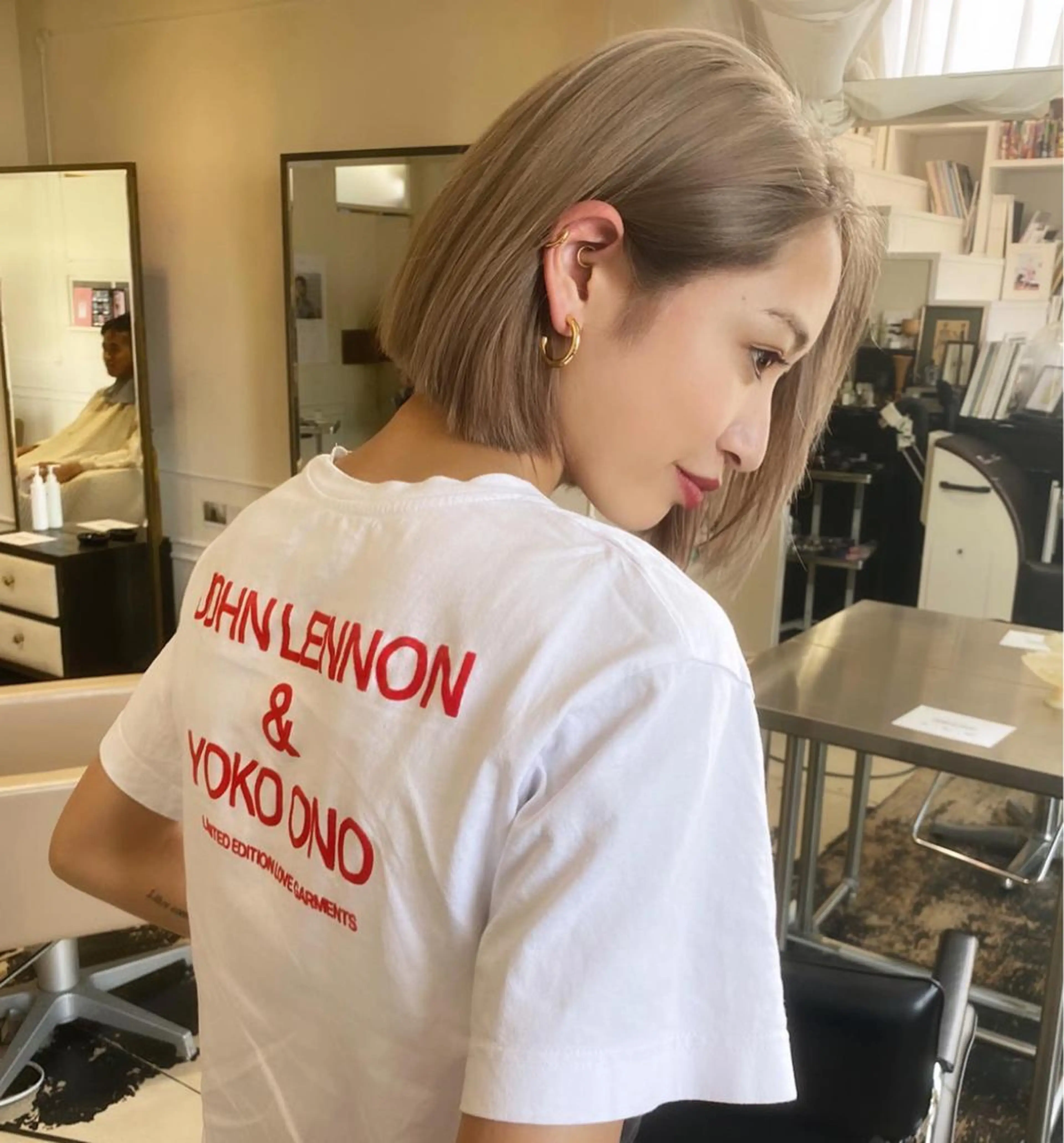 ショート カラー ベージュカラー ハイトーンカラー ボブ 鈴木 漱一郎のヘアスタイル