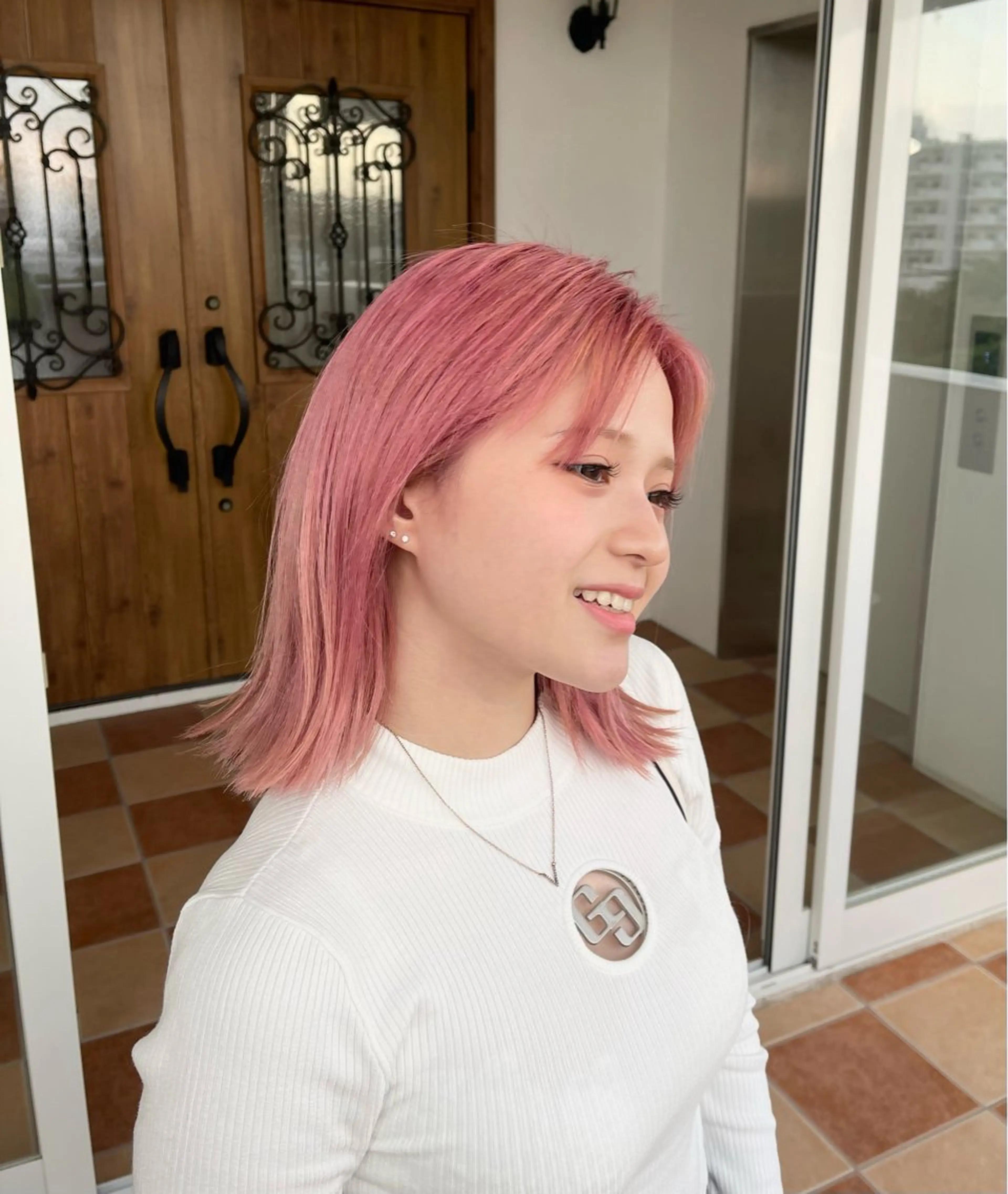 ミディアム LA BELLA所属・LA BELLA マリナのヘアスタイル