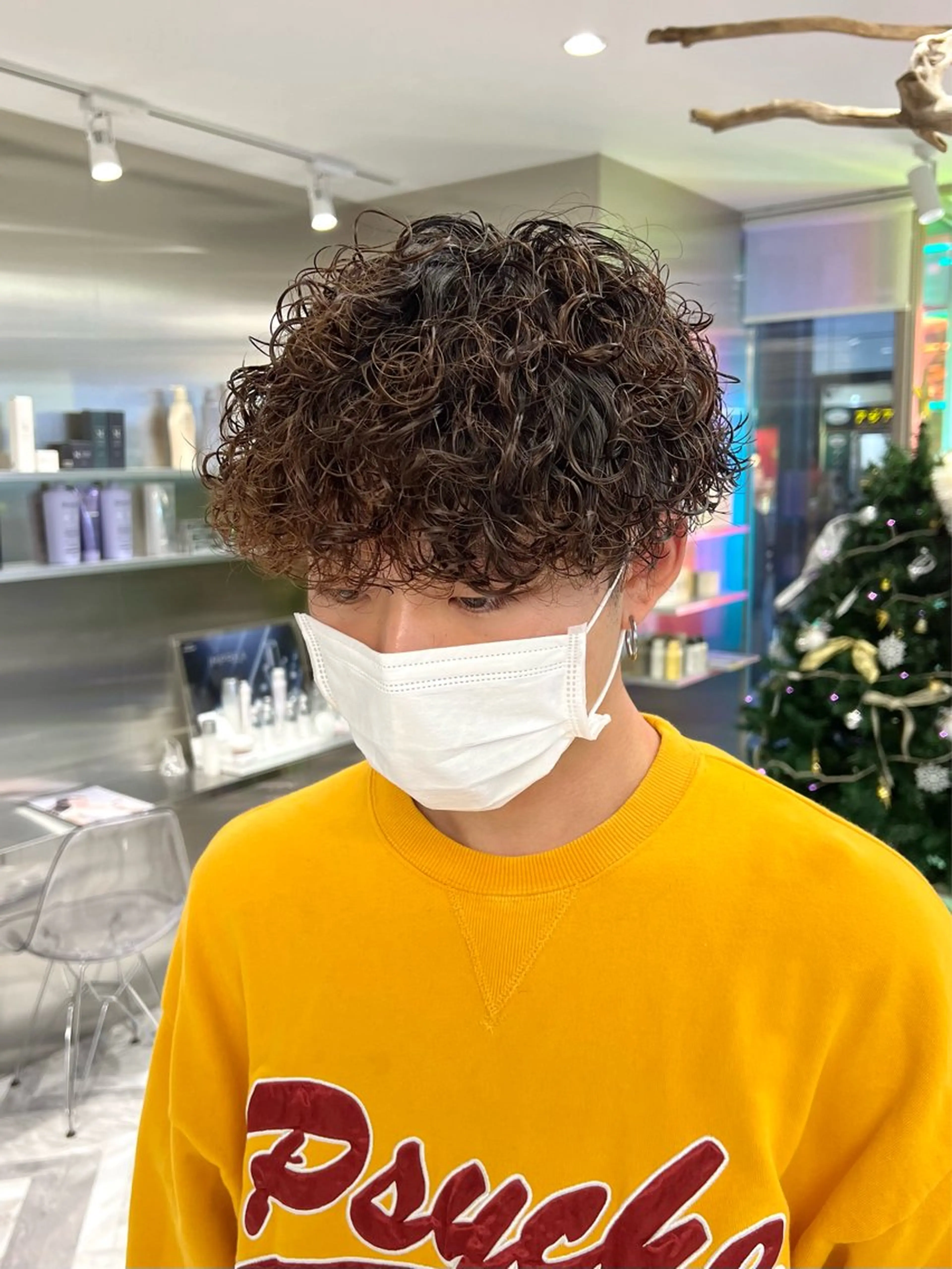 ショート パーマ メンズ メンズパーマ メンズツイストパーマ 波巻きパーマ スパイラルパーマ ツイストパーマ カット カラーモデル⚡️ REONのヘアスタイル