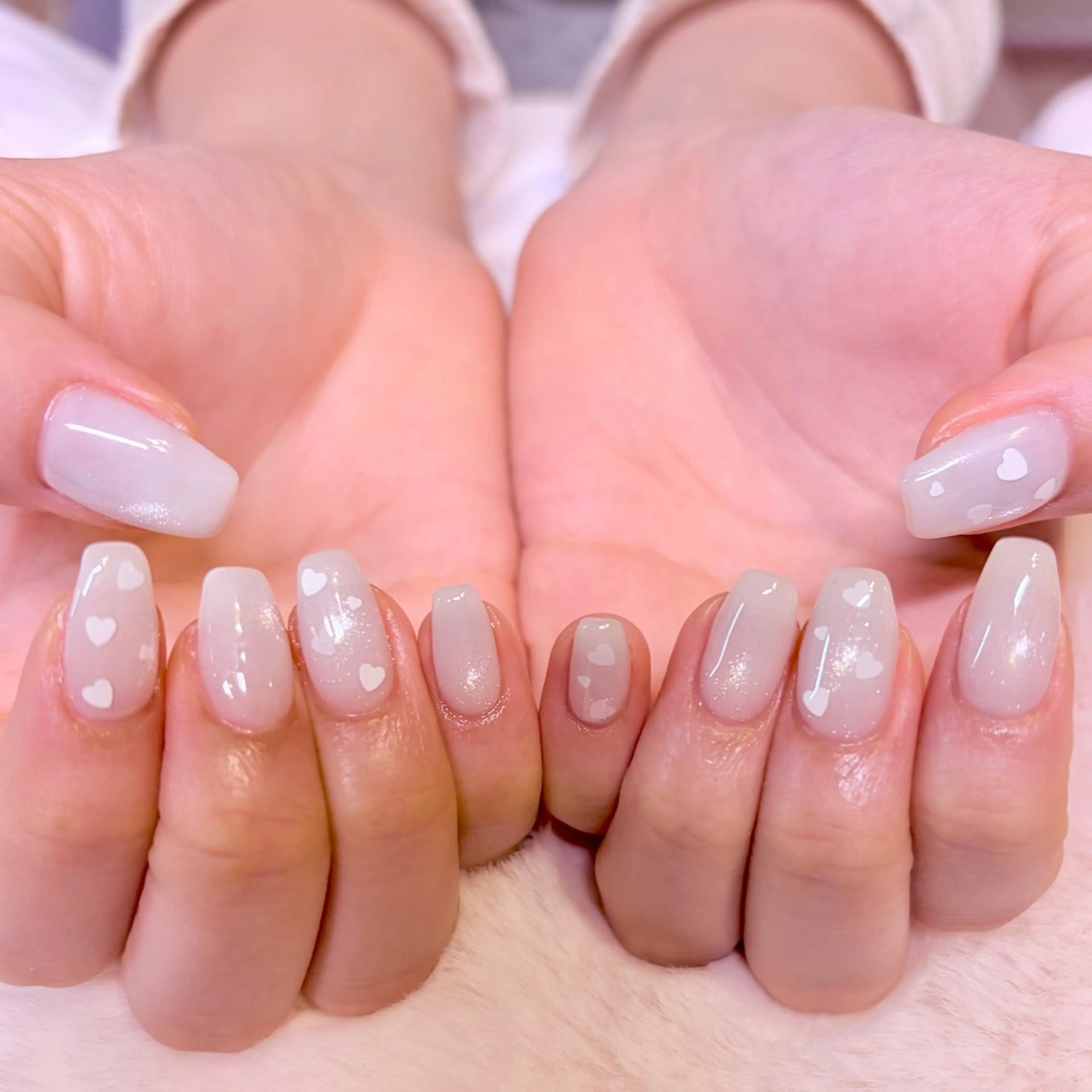 ネイル ハート ホワイト ハンドネイル nail salon e'mu💐のネイルデザイン