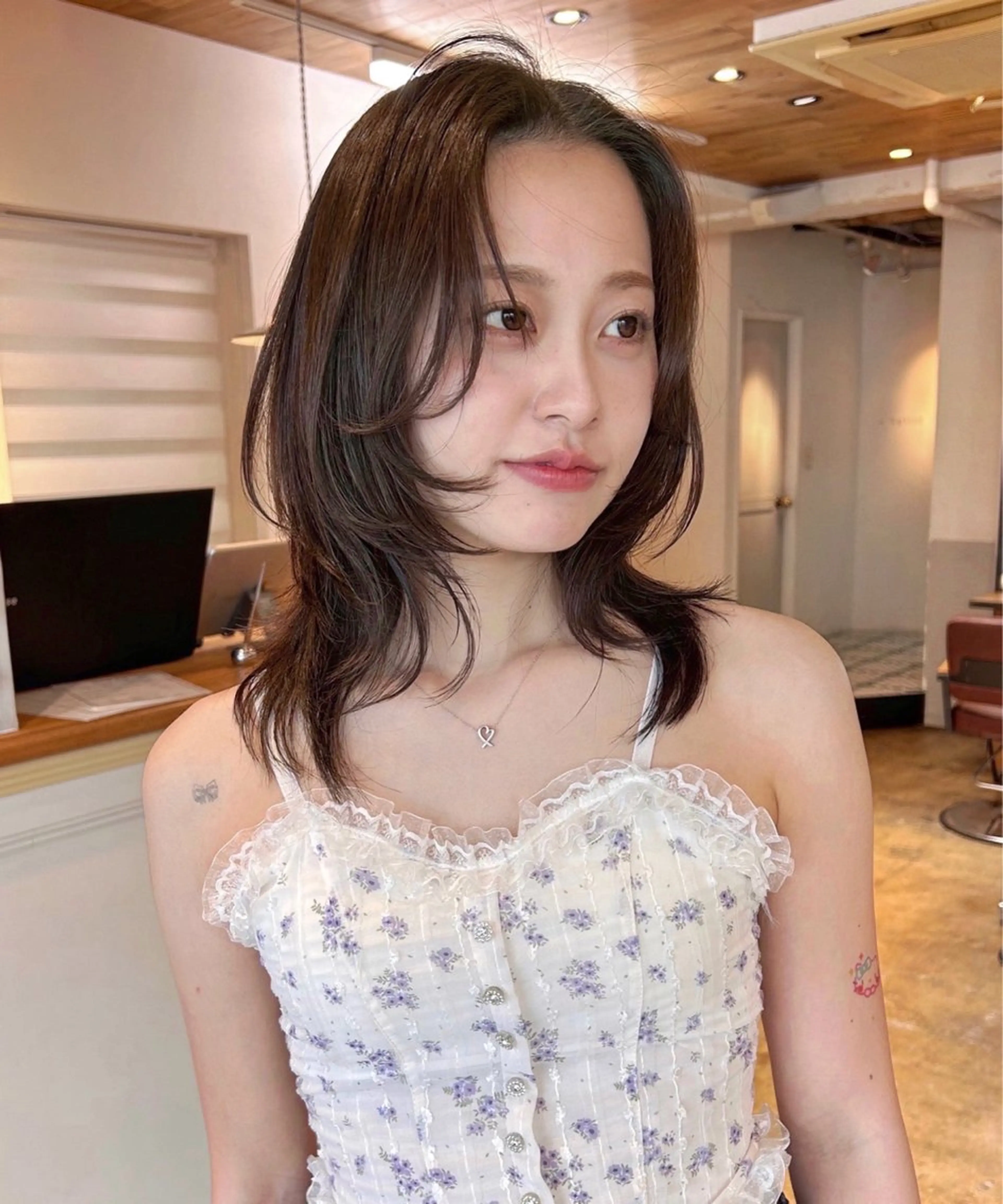 ミディアム カラー ハッシュカット レイヤーカット カット ヘアカラー fujimoto yuiのヘアスタイル