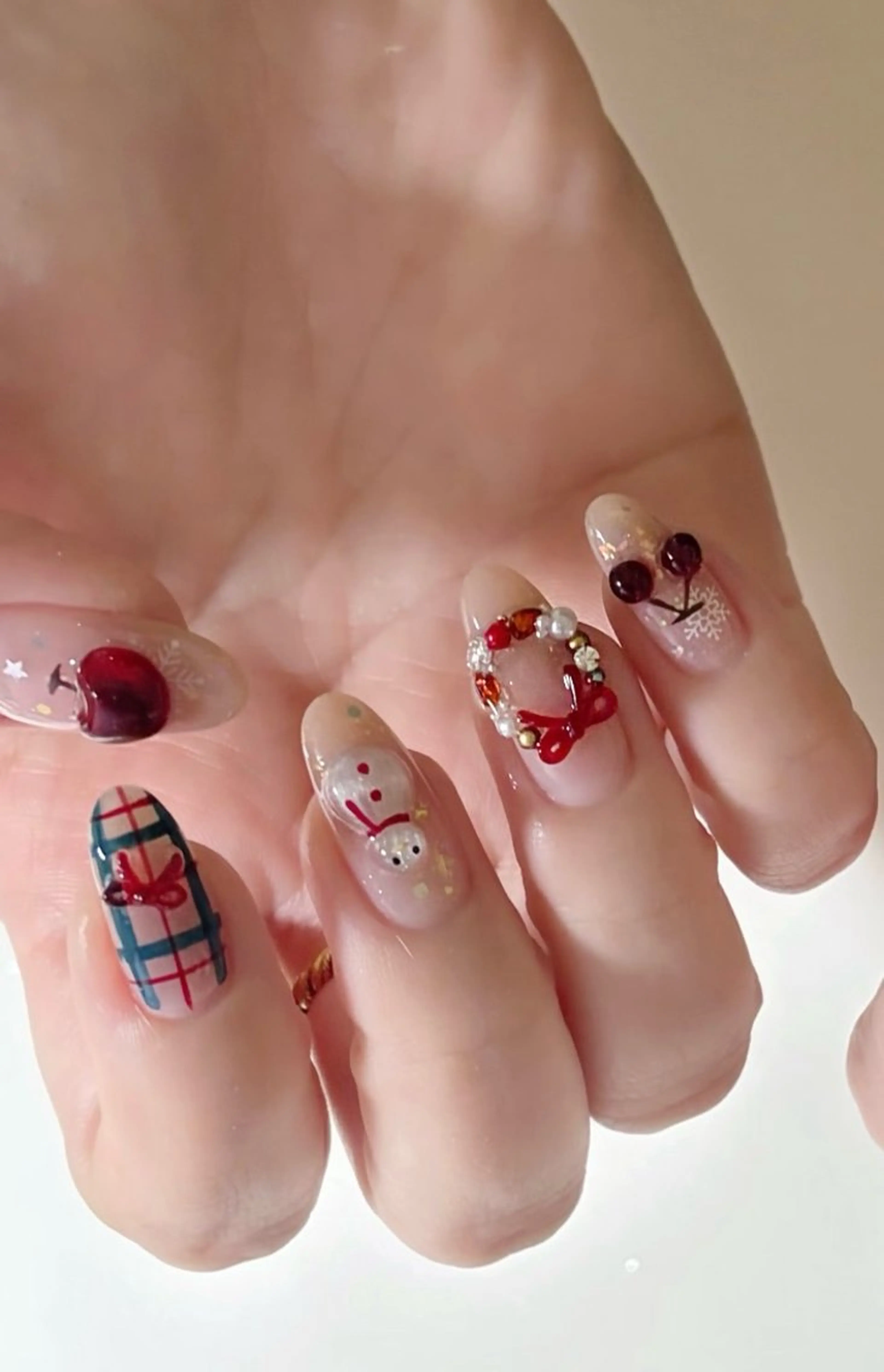 ネイル 冬ネイル クリスマス 💅E•U•B NAIL🌹所属・横浜市中区曙町 ネイルE·U·Bのネイルデザイン