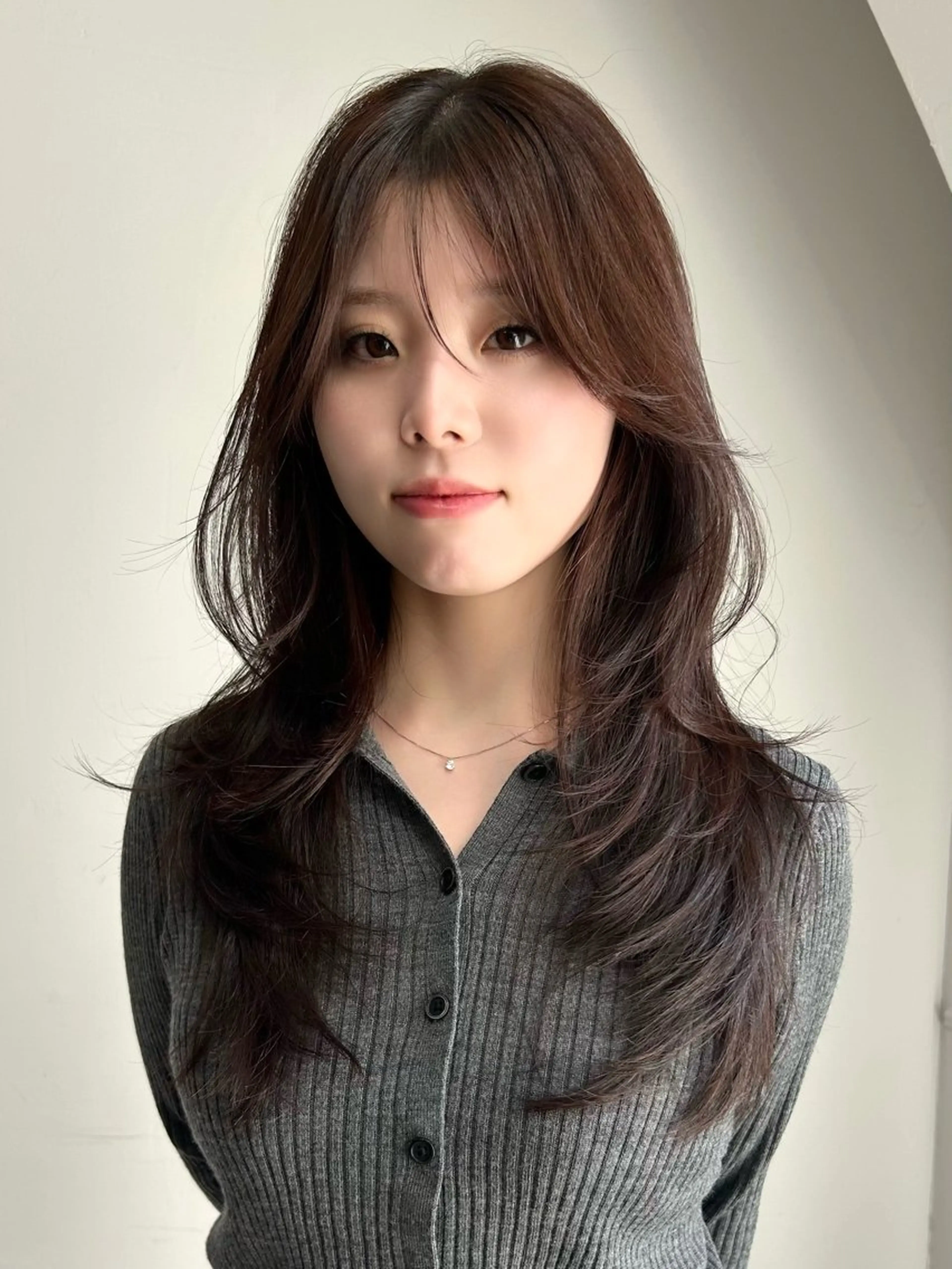 ロング カラー ヘアアレンジ ベージュカラー ブリーチ ブラウンカラー ダブルカラー グレージュ カット ヘアカラー トリートメント 韓国ヘア×髪質 改善🇰🇷シオリのヘアスタイル