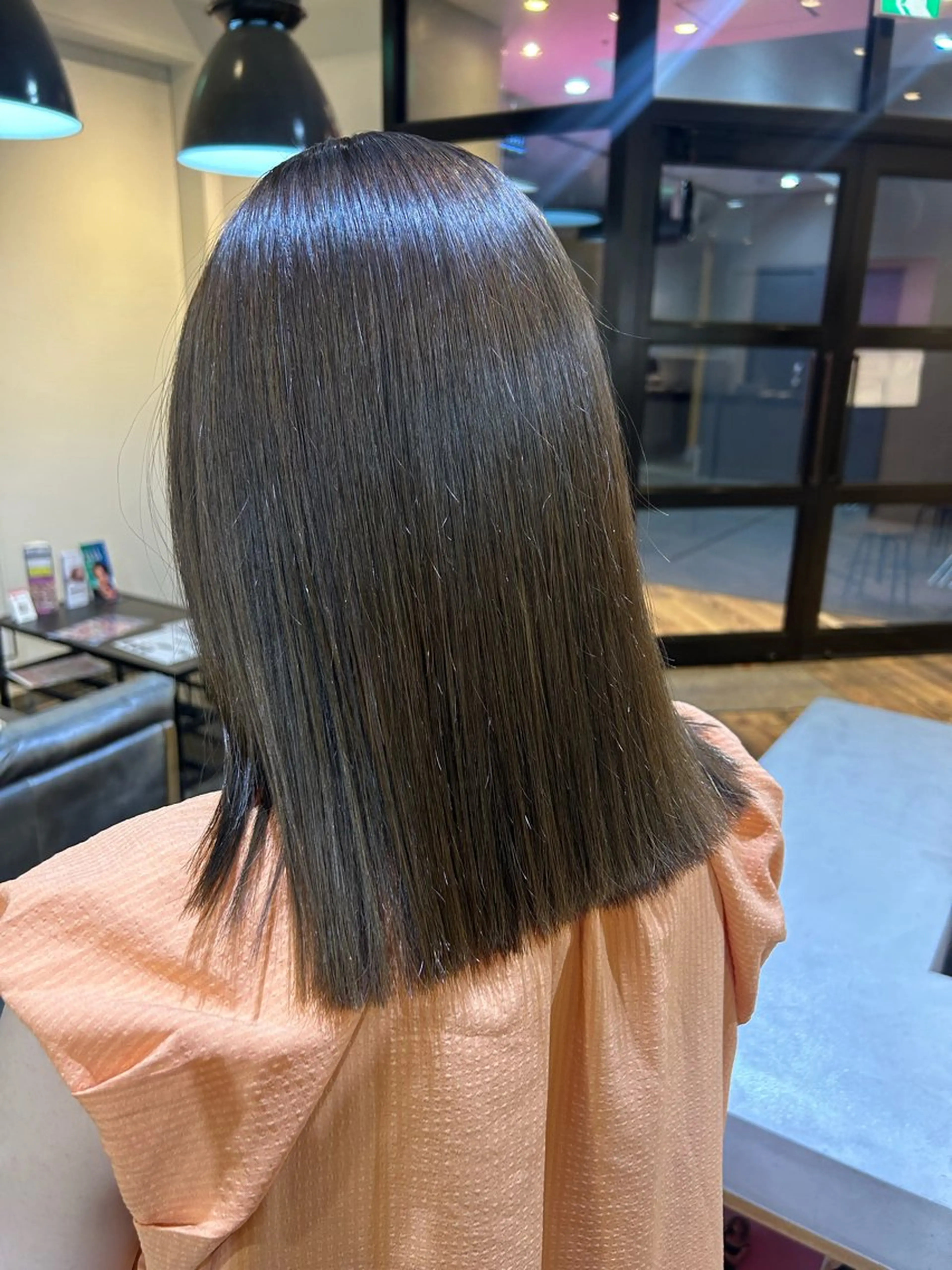 セミロング 酸性ストレート カット ヘアカラー パーマ 縮毛矯正 トリートメント 艶髪/髪質改善 yukaのヘアスタイル