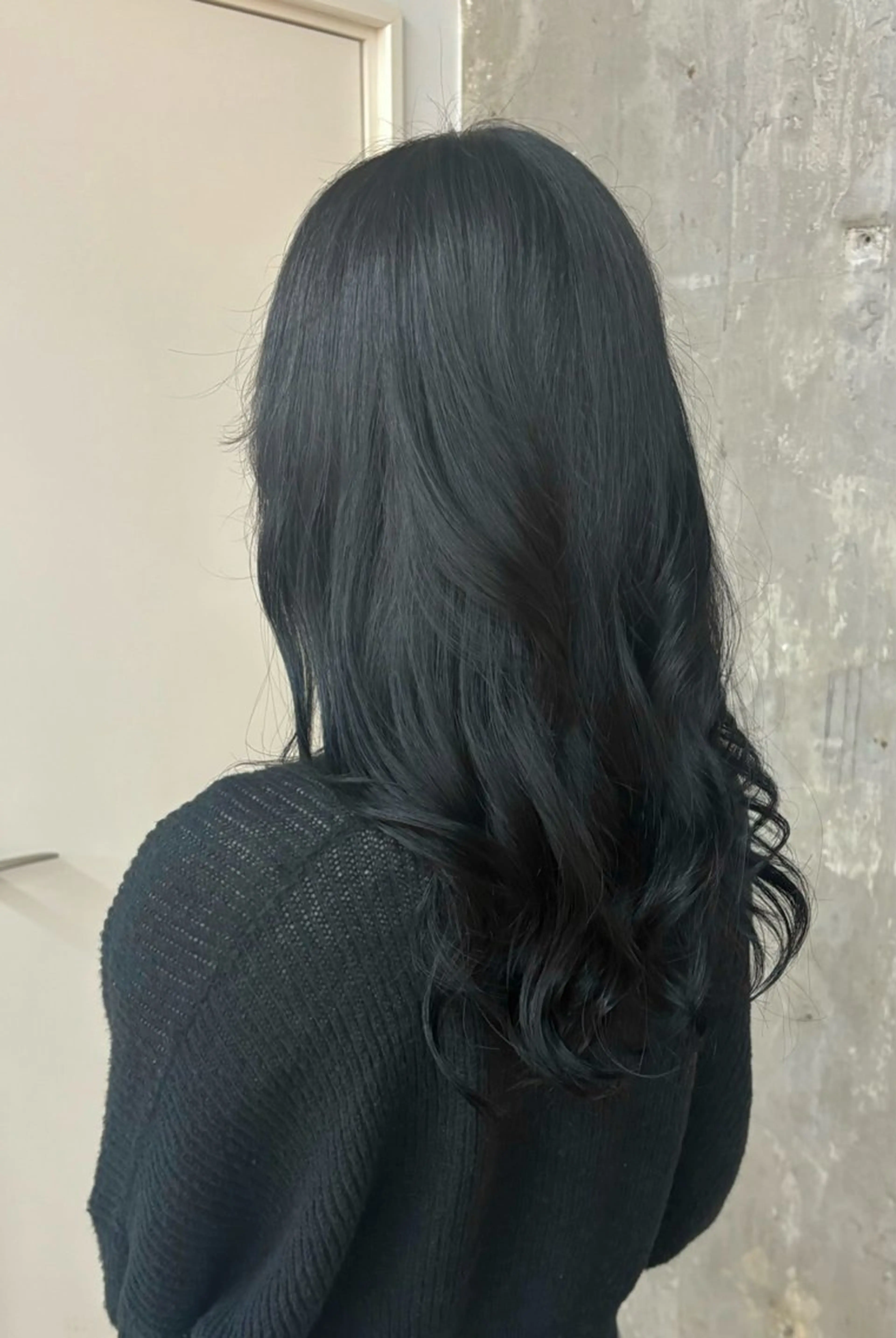 カラー 黒髪 ブリーチ ブルーカラー ブルーブラック ヘアカラー 【sica】 チナのヘアスタイル