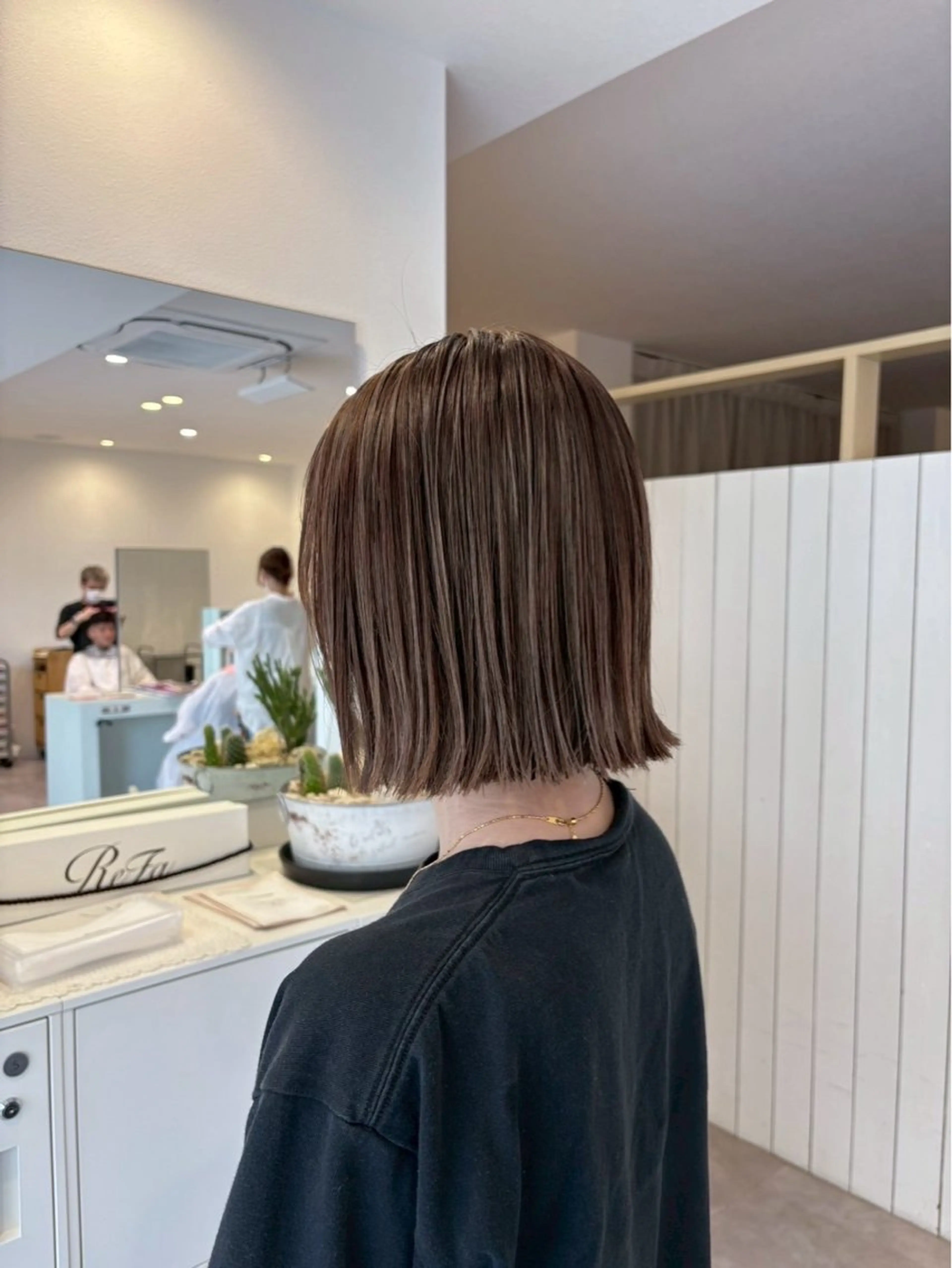 ミディアム ボブ ヘアカラー 小泉 萌詠のヘアスタイル