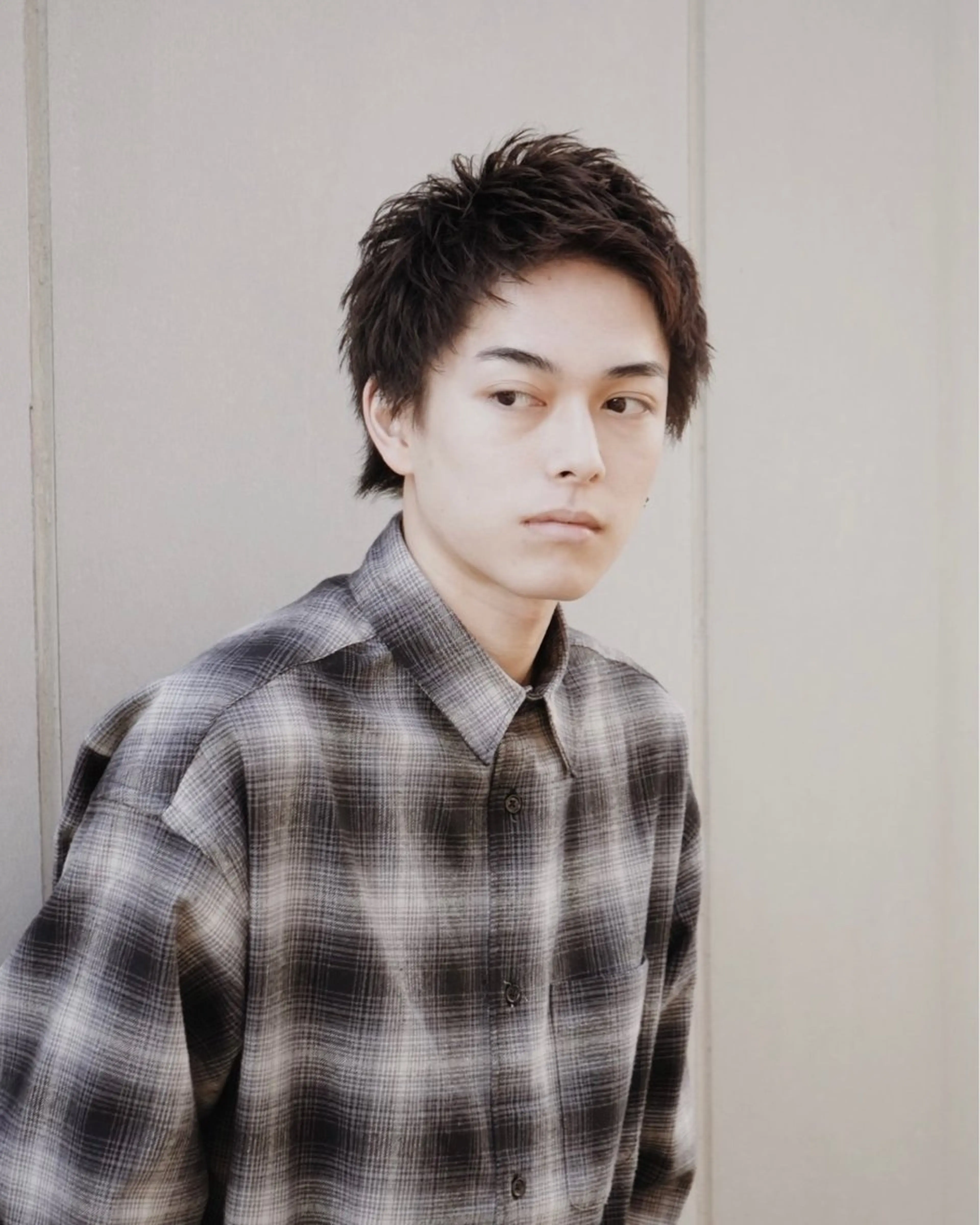 ショート カラー パーマ ヘアアレンジ メンズ ショートレイヤー オールバック アップバング ビジネス コンマヘア ショートヘア原宿 fifth コシのヘアスタイル