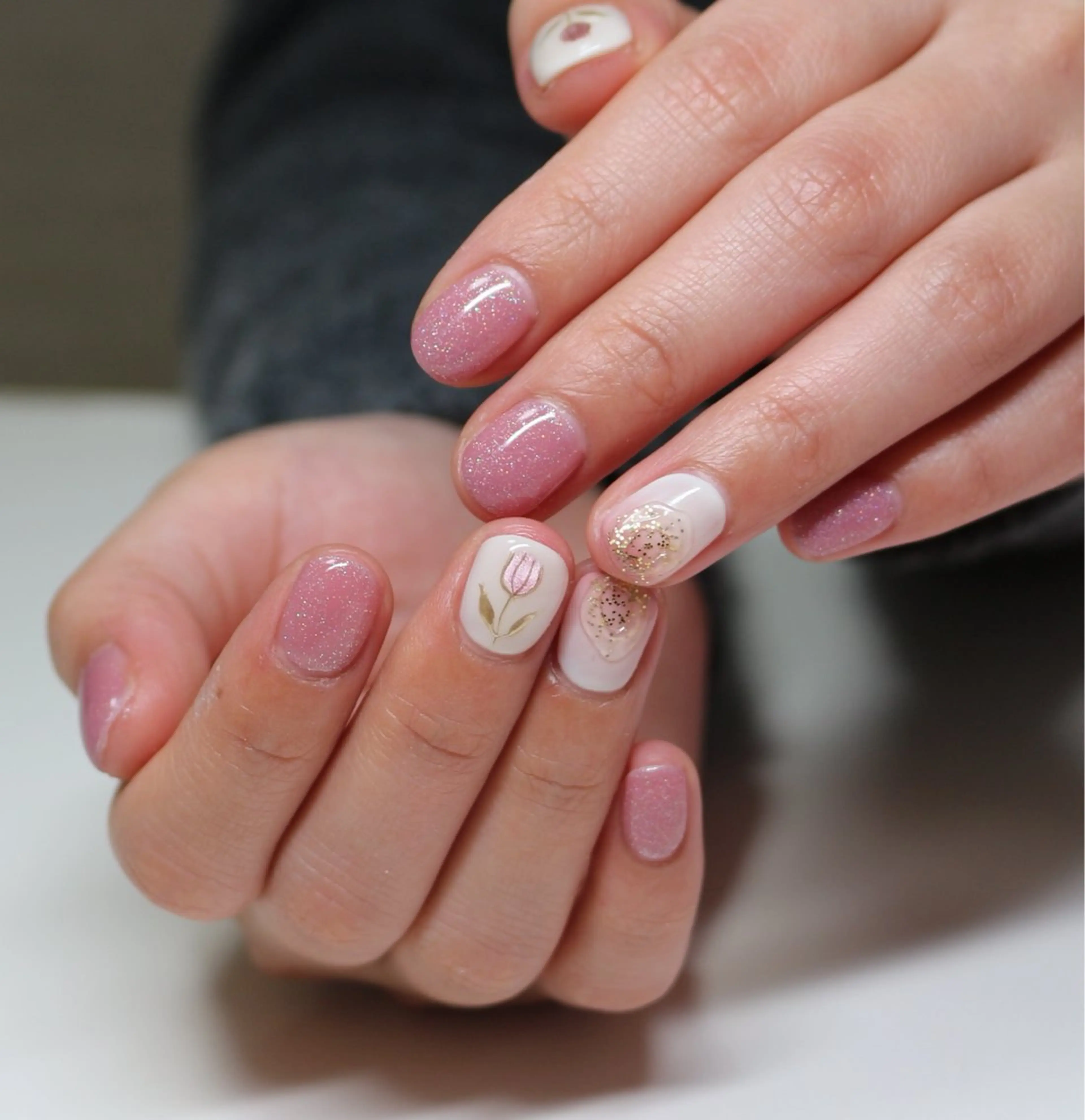 ネイル フラワーネイル キラキラネイル ラメ(グリッター) ニュアンスネイル ピンク ハンドネイル Baku Nailsのネイルデザイン