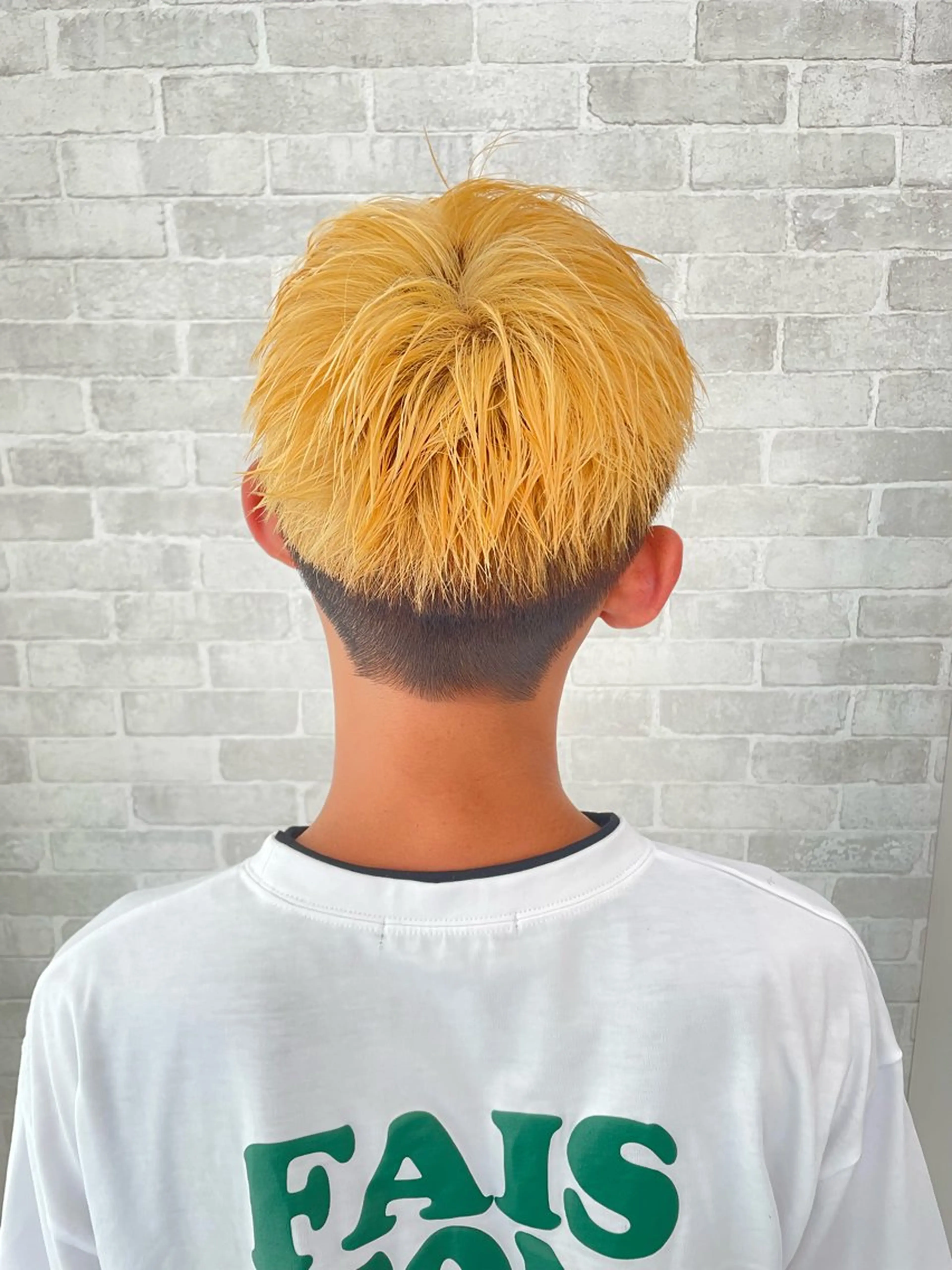カラー メンズ メンズブリーチ ブリーチ カット ヘアカラー 米田 優唯のヘアスタイル