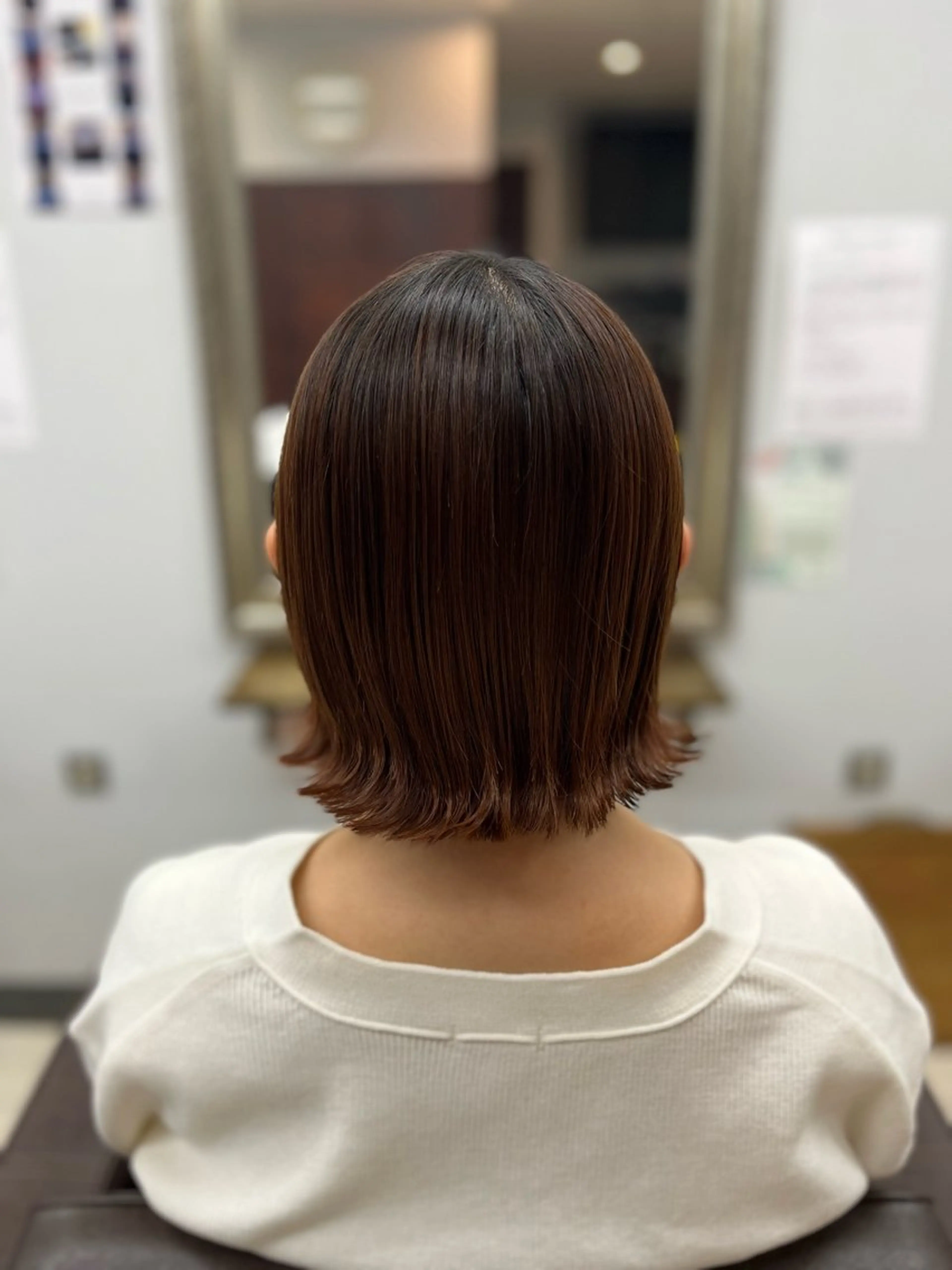 ミディアム カラー 切りっぱなしボブ ボブ 外ハネヘア カット Crescere所属・小島 凜のヘアスタイル