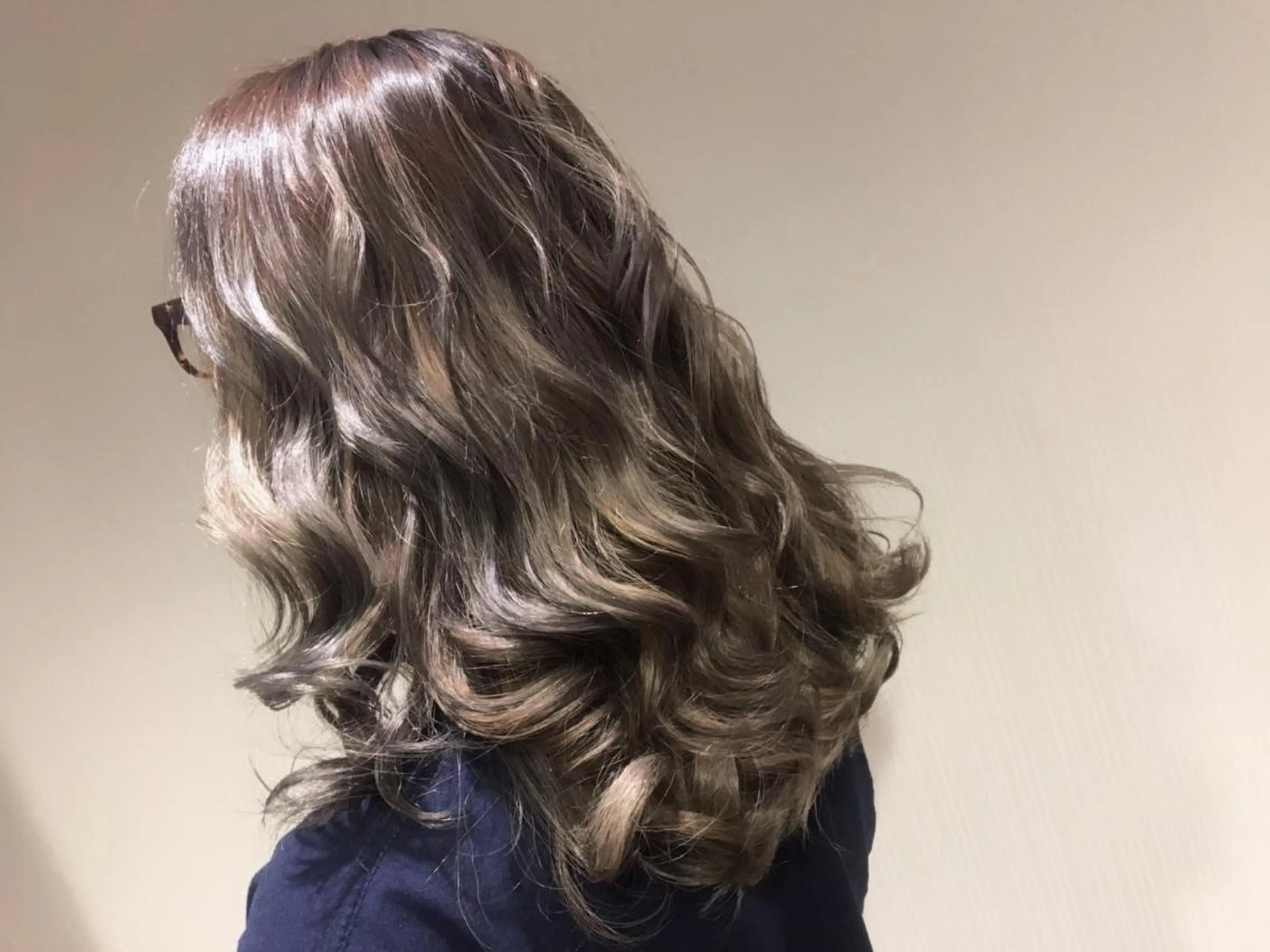 セミロング カラー パーマ ヘアアレンジ アッシュ アッシュグレー トリートメント moku所属・【mokuオーナー】 すずきちはるのヘアスタイル