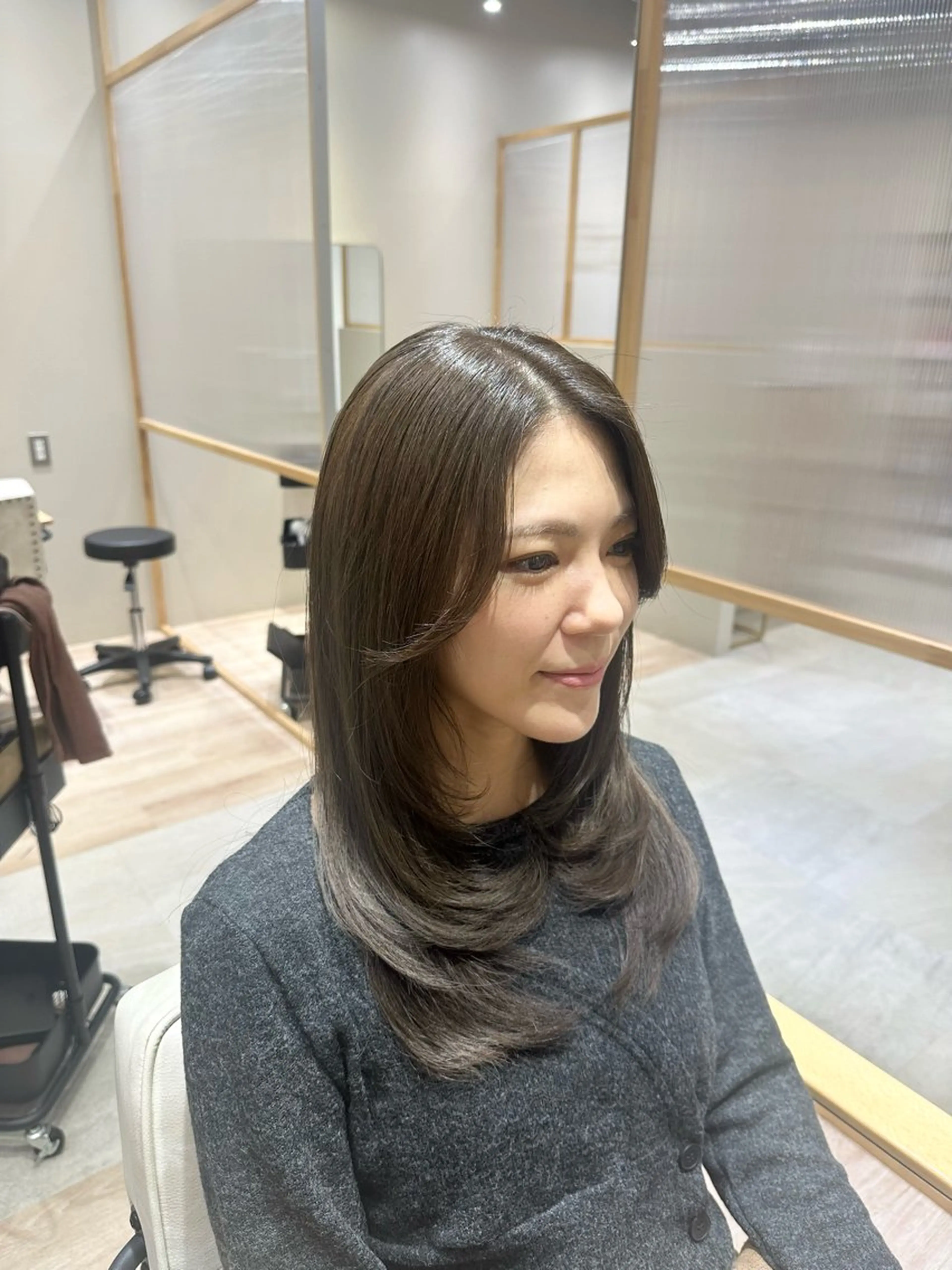 セミロング 顔周りカット レイヤーカット 中村 友莉夏のヘアスタイル