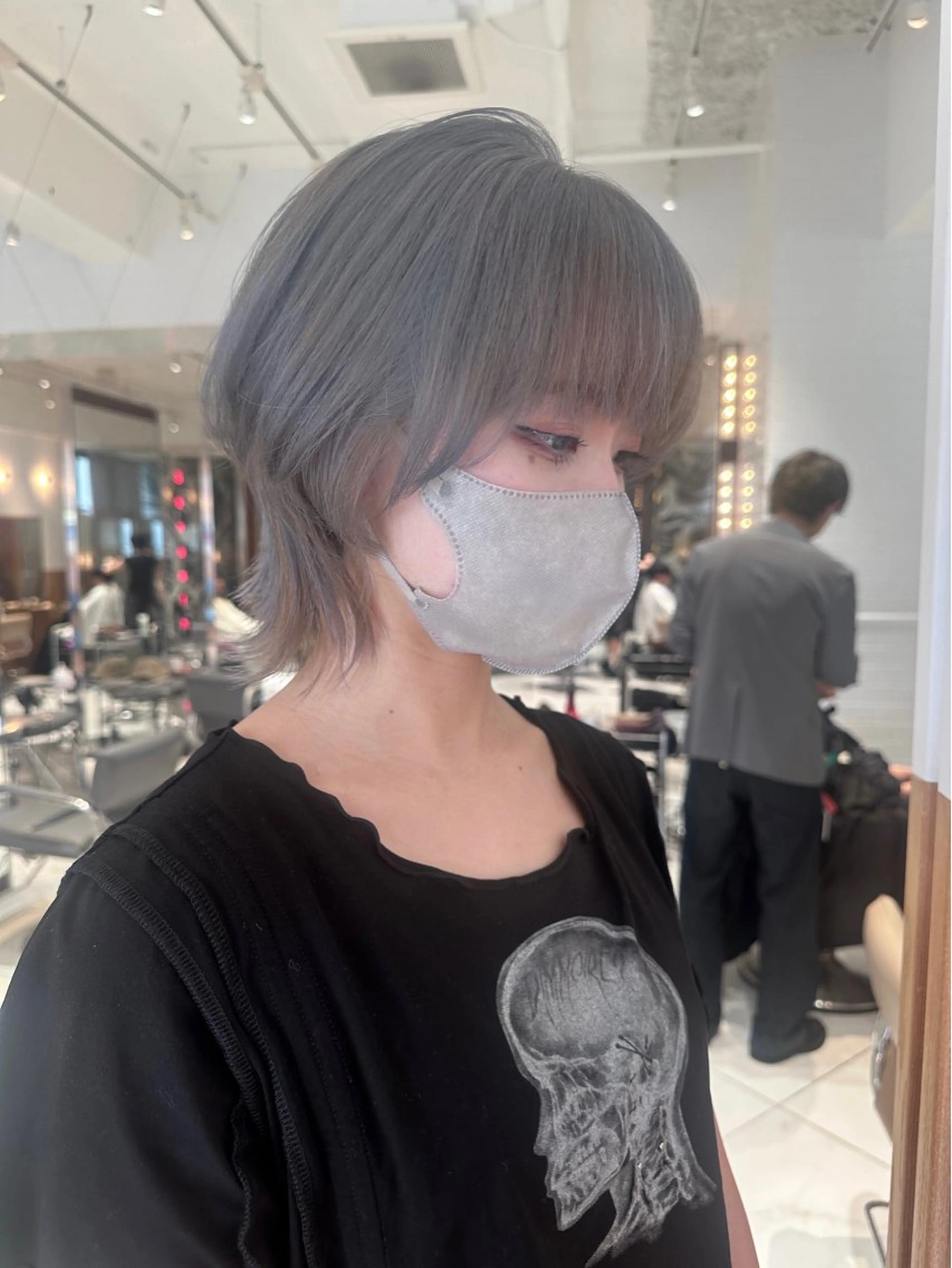 カラー シルバー ヘアカラー YUI ☪︎/ウルフ レイヤー/ハイトーンのヘアスタイル