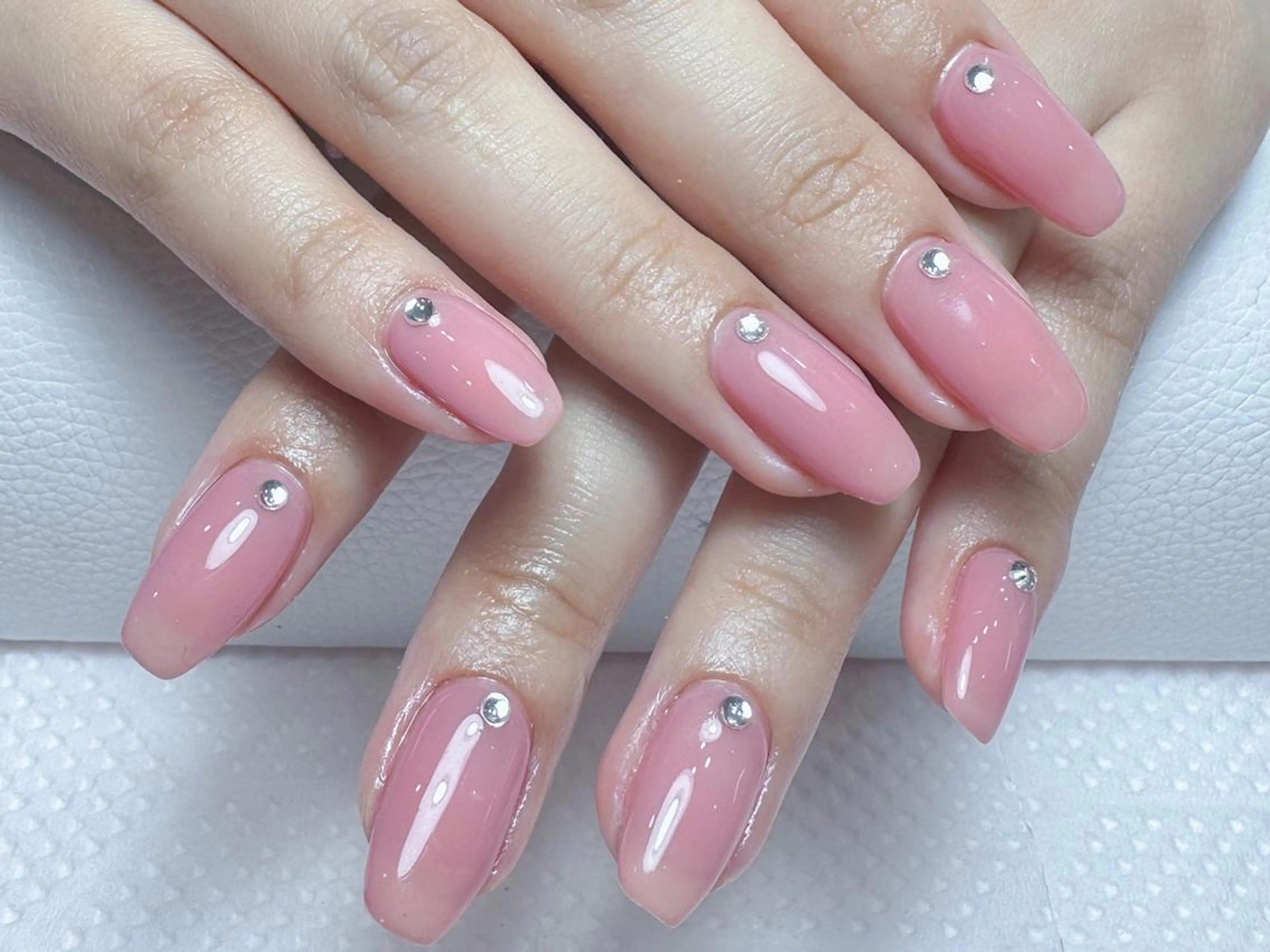 ネイル ストーンネイル ハンドネイル Elegant beautyのネイルデザイン