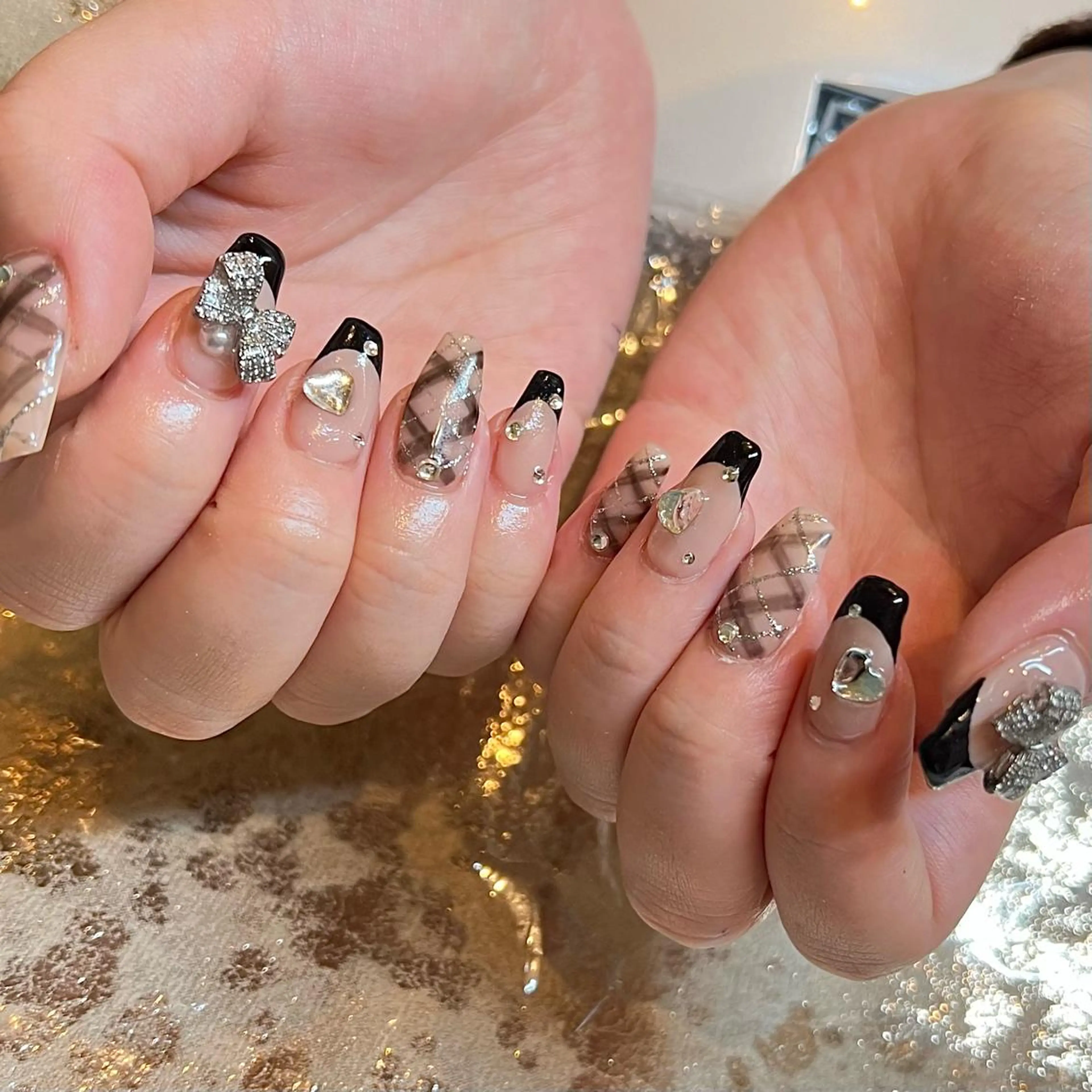 ミディアム ネイル ハンドネイル H🌺 NAILのネイルデザイン