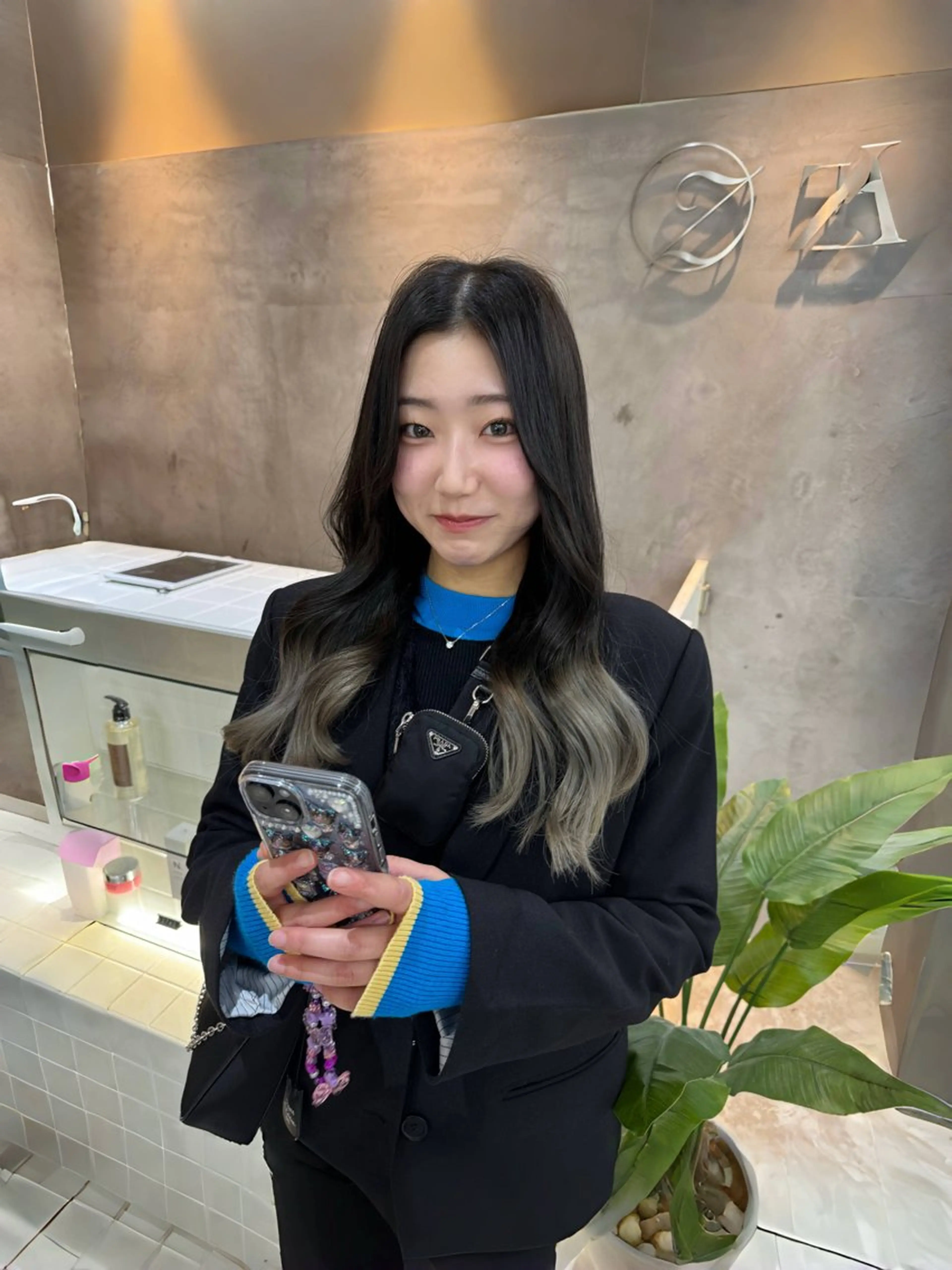 ロング カラー ブリーチ グラデーションカラー シルバー ホワイトシルバー Zina梅田茶屋町所属・Mayu💖 Zina梅田茶屋町のヘアスタイル