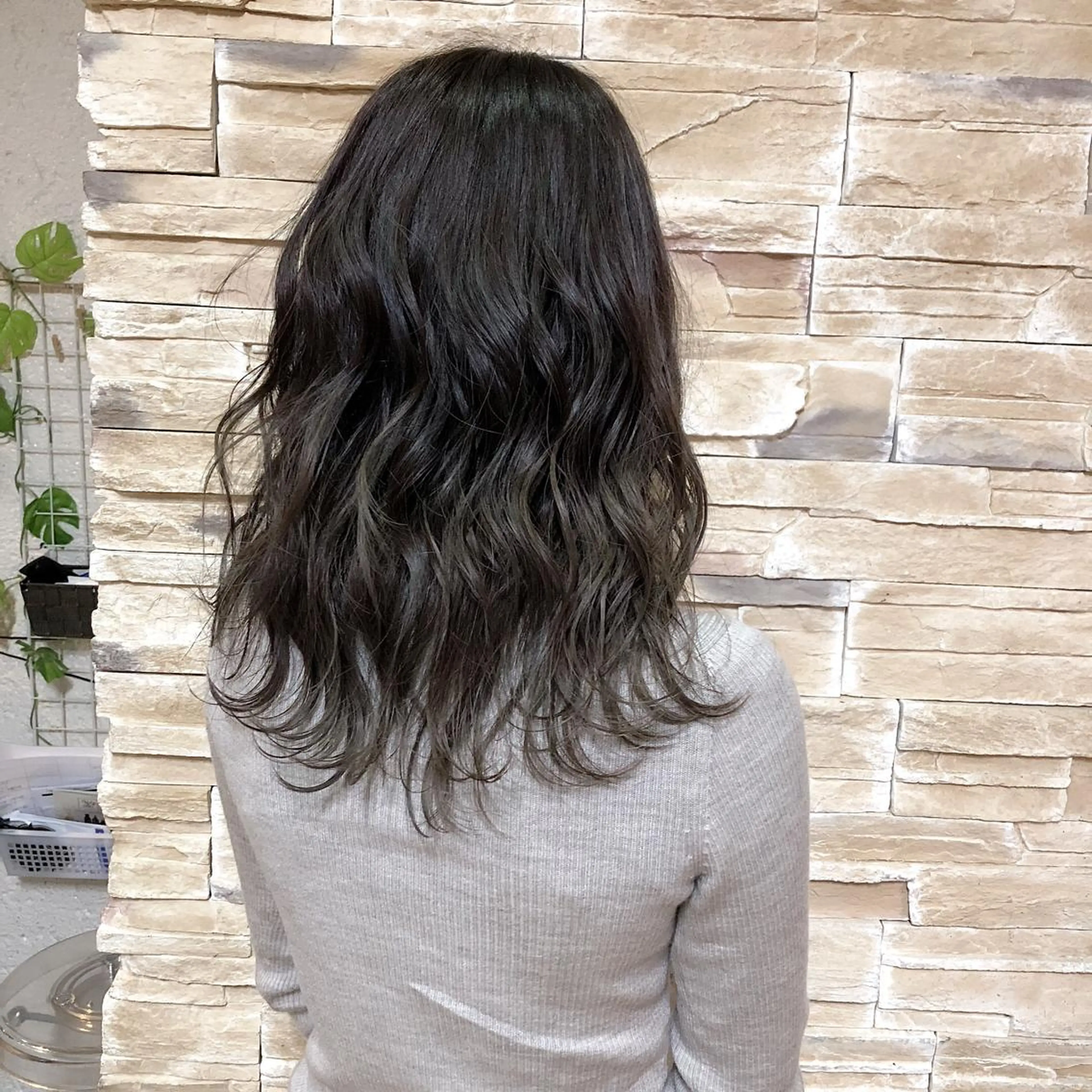セミロング カラー kr2s アメ村のヘアスタイル