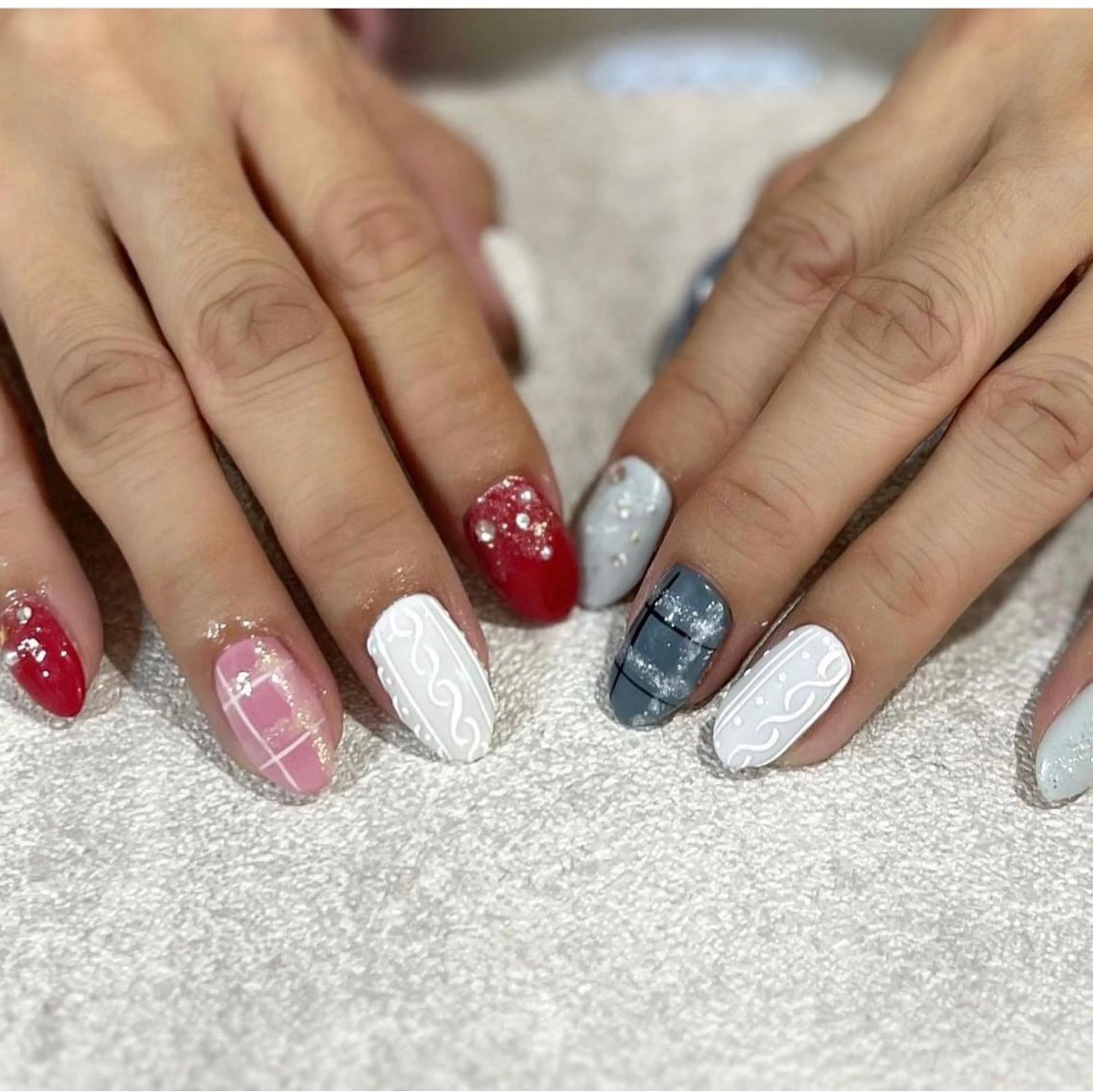 ネイル 成人式 キラキラネイル 韓国ネイル ミラーネイル ニュアンスネイル ハンドネイル Salon Ｋのネイルデザイン