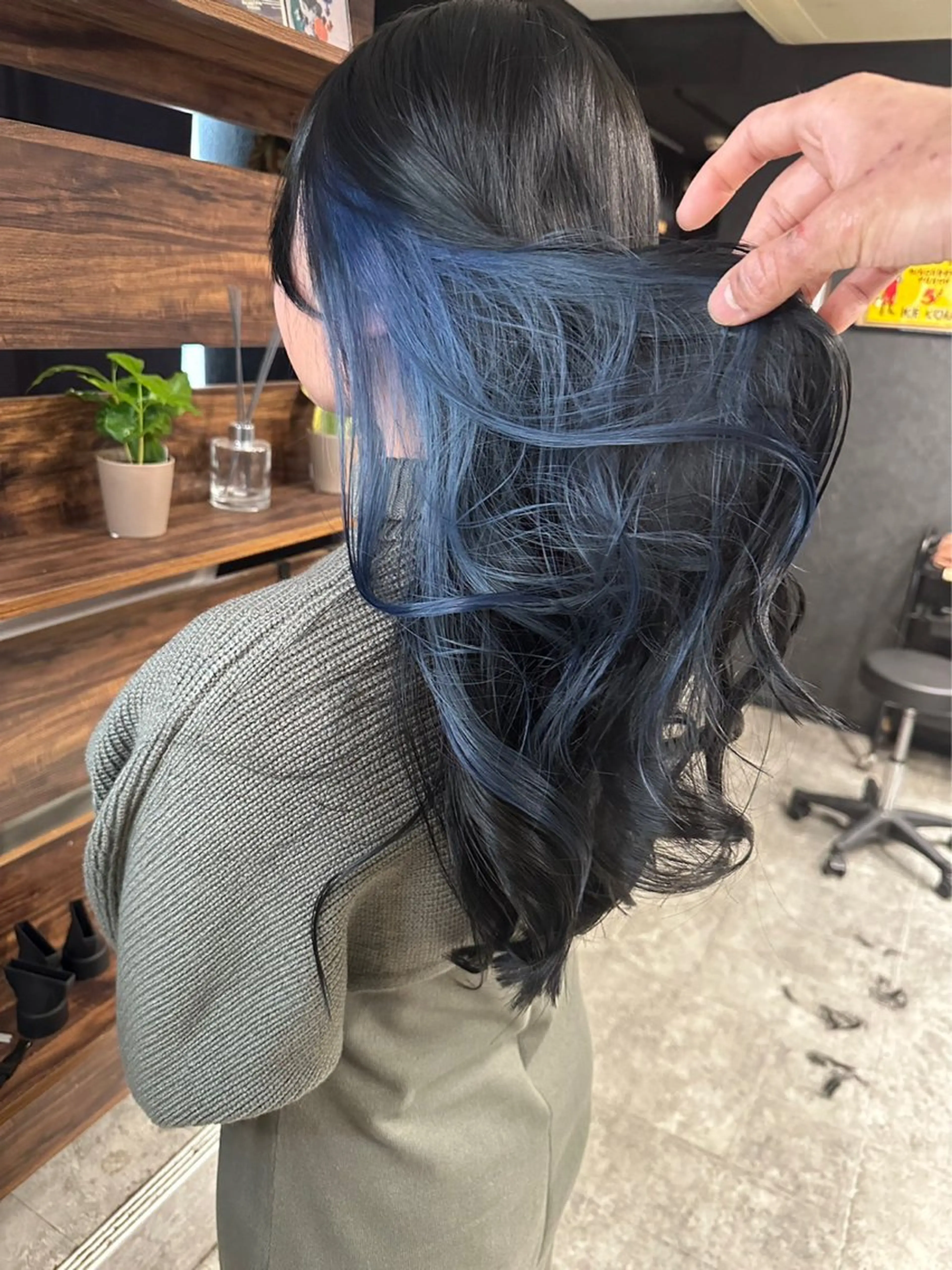 ロング カラー ハンソン ディンのヘアスタイル