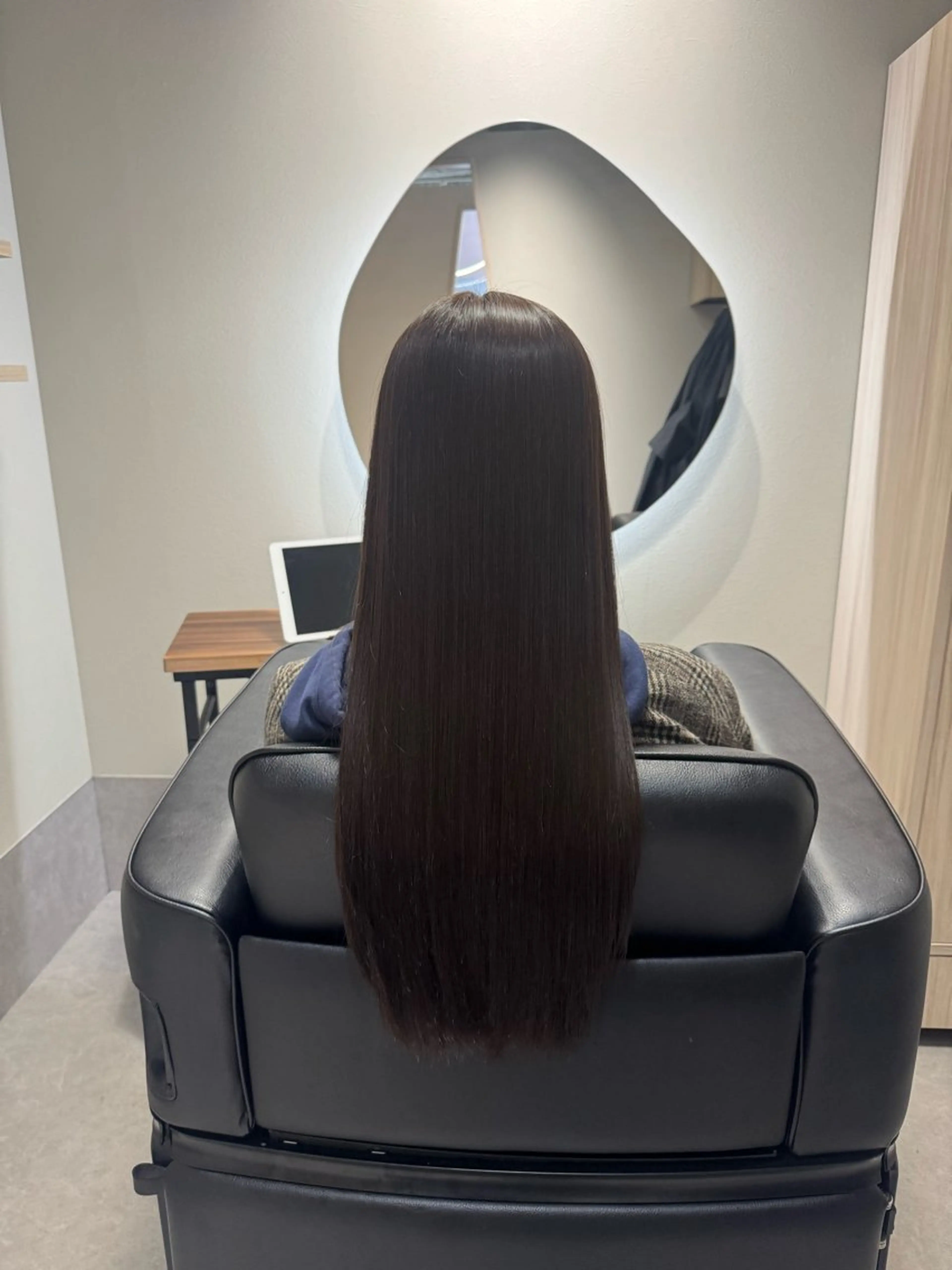 ロング カット ヘアカラー トリートメント NAVY 橋本心 縮毛矯正のヘアスタイル