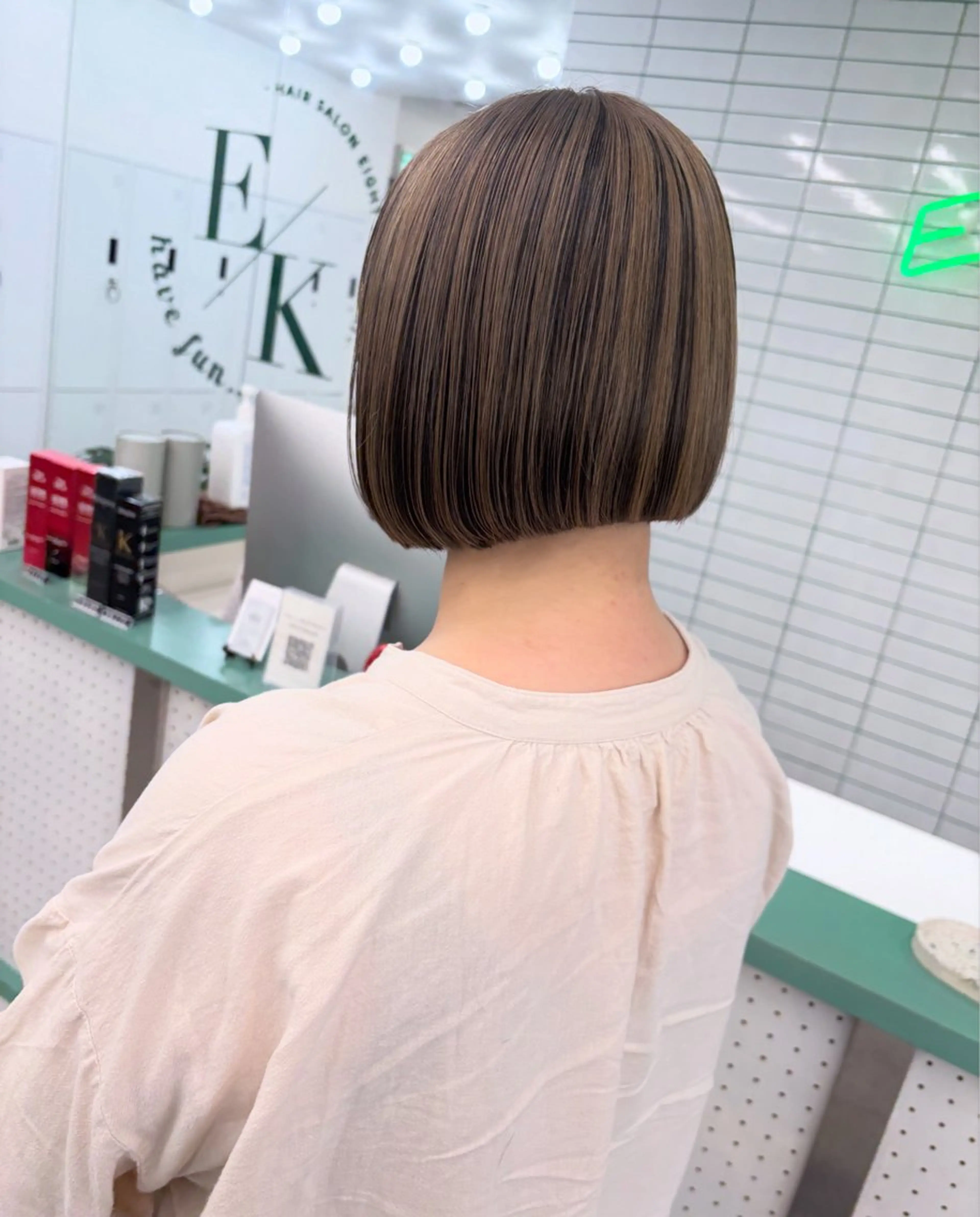 ショート カット ヘアカラー 綾乃／デザインカラー ／ハイトーン／ボブのヘアスタイル