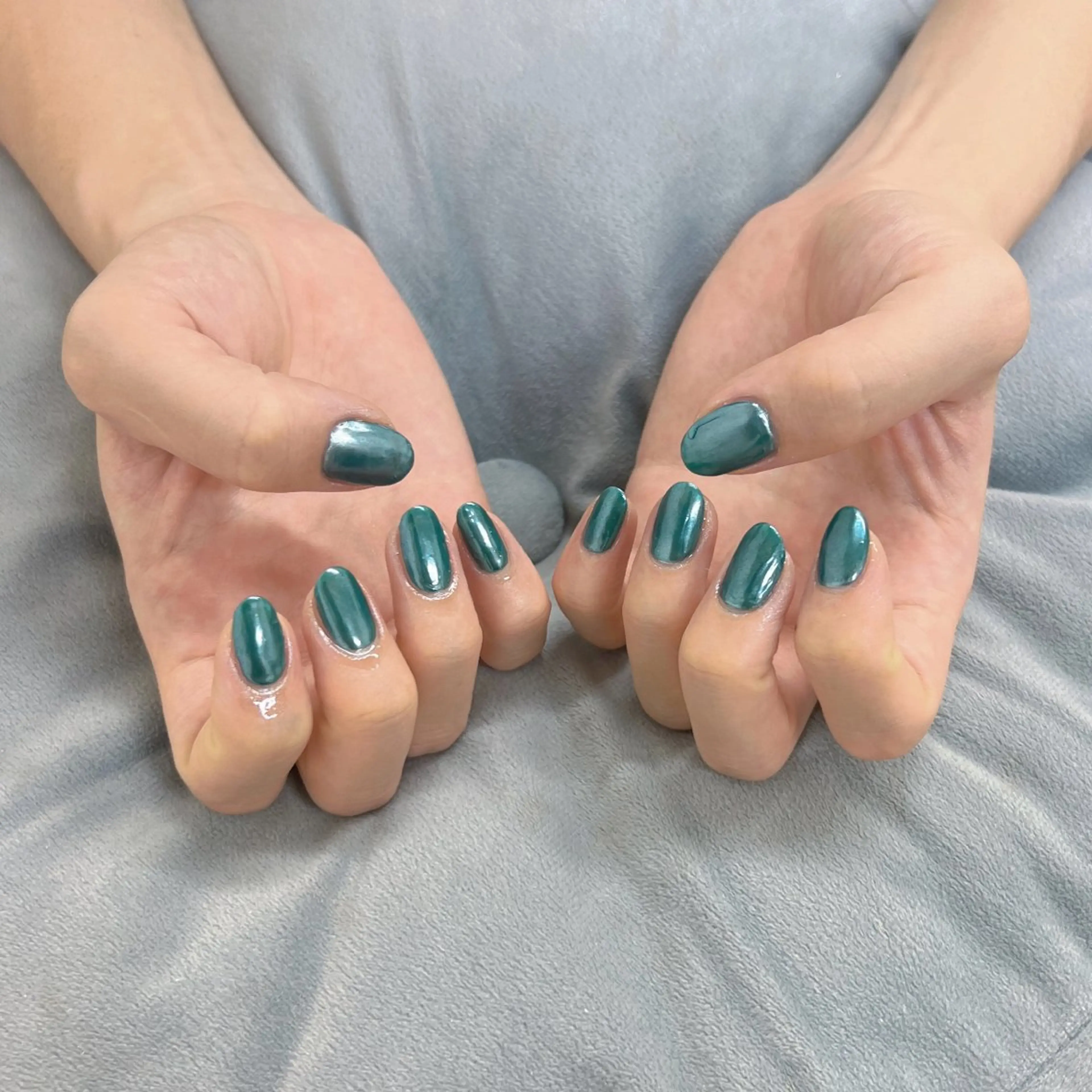 ネイル ジェルネイル グリーン ミラーネイル ホワイト Nina 町田店所属・nina 町田のネイルデザイン