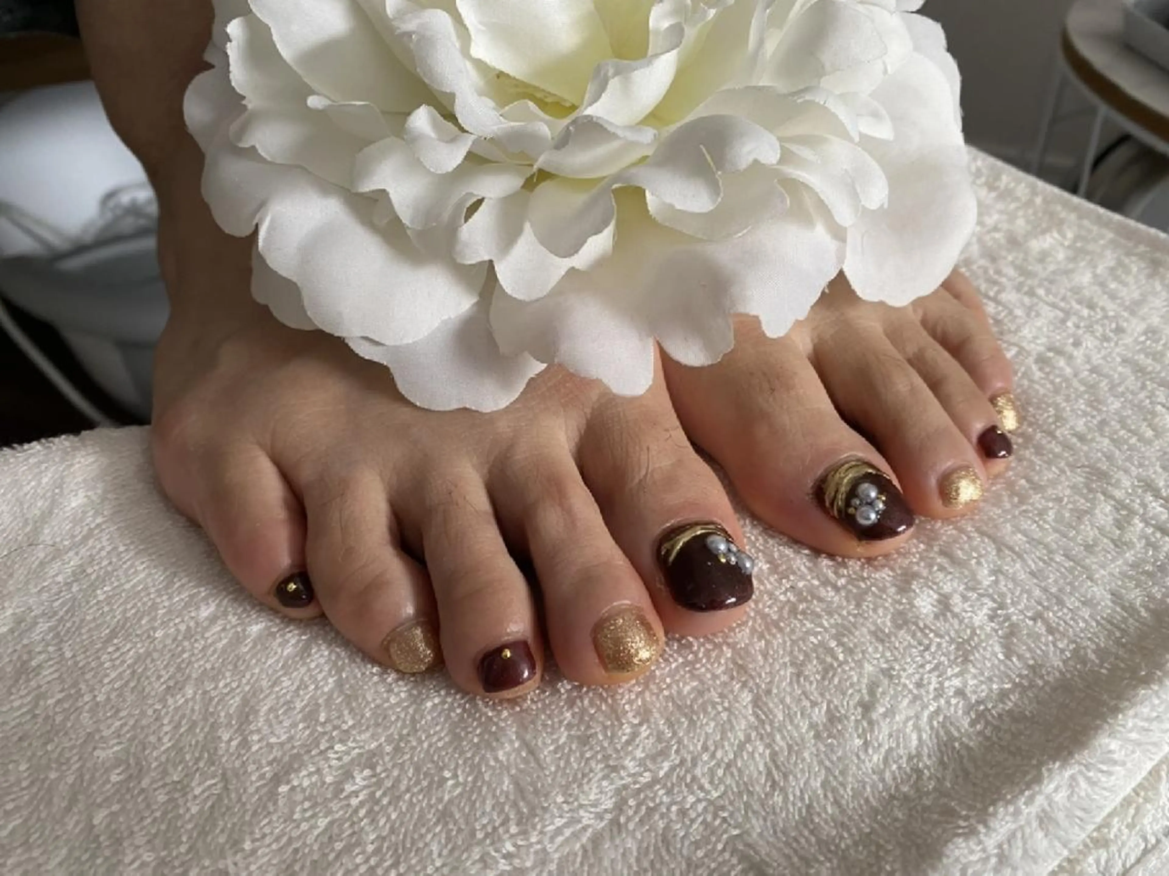 ネイル ボルドー フットネイル ミラーネイル 持ち込み 佐野 愛美のエステ・リラクイメージ