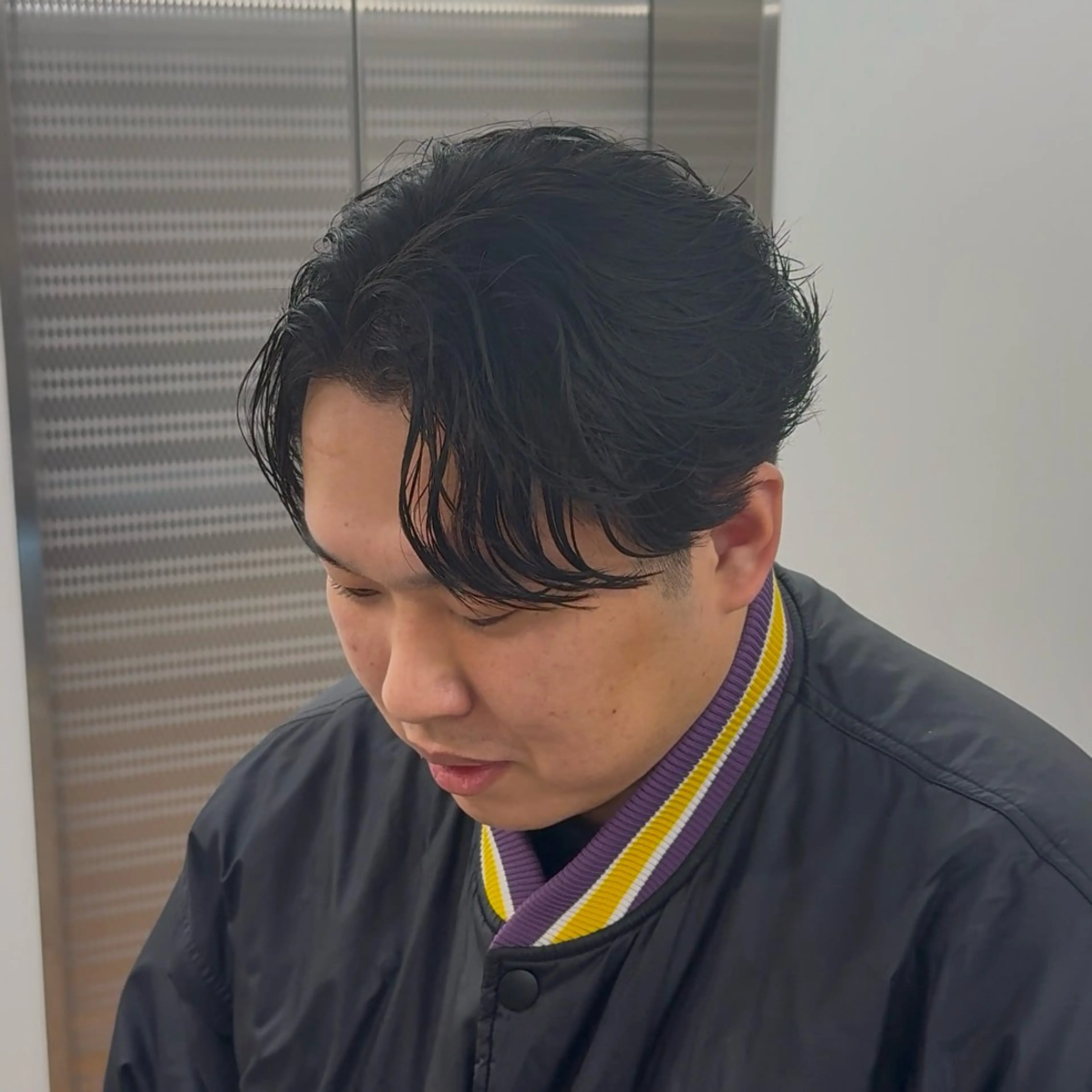 ミディアム パーマ メンズ ミディアムパーマ フェザーパーマ メンズパーマ ニュアンスパーマ become men’s hair名駅店所属・【メンズ特化美容師】 大河内 名駅のヘアスタイル