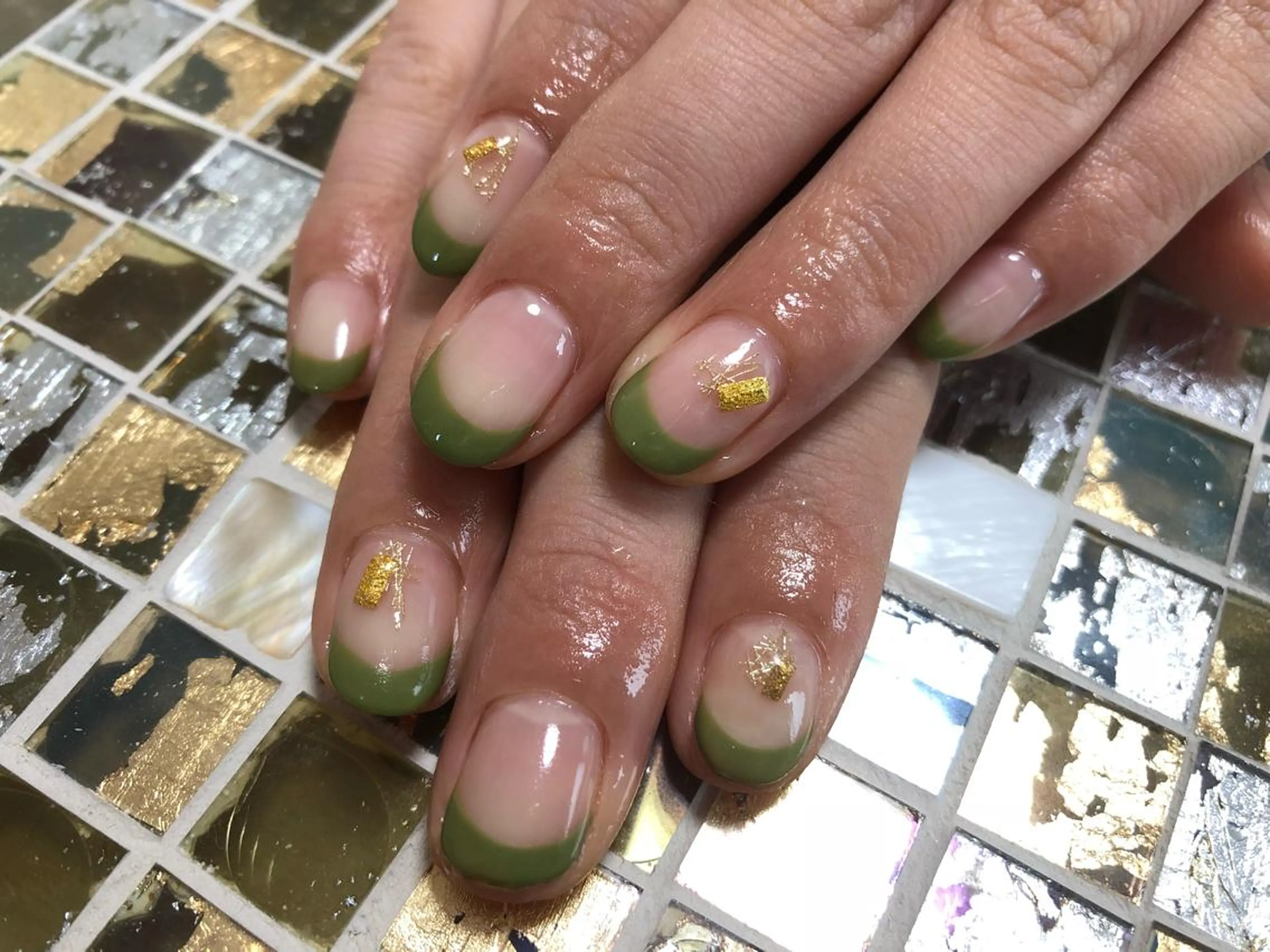 ネイル アートネイル ゴールド グリーン Nail Room Laughyのネイルデザイン