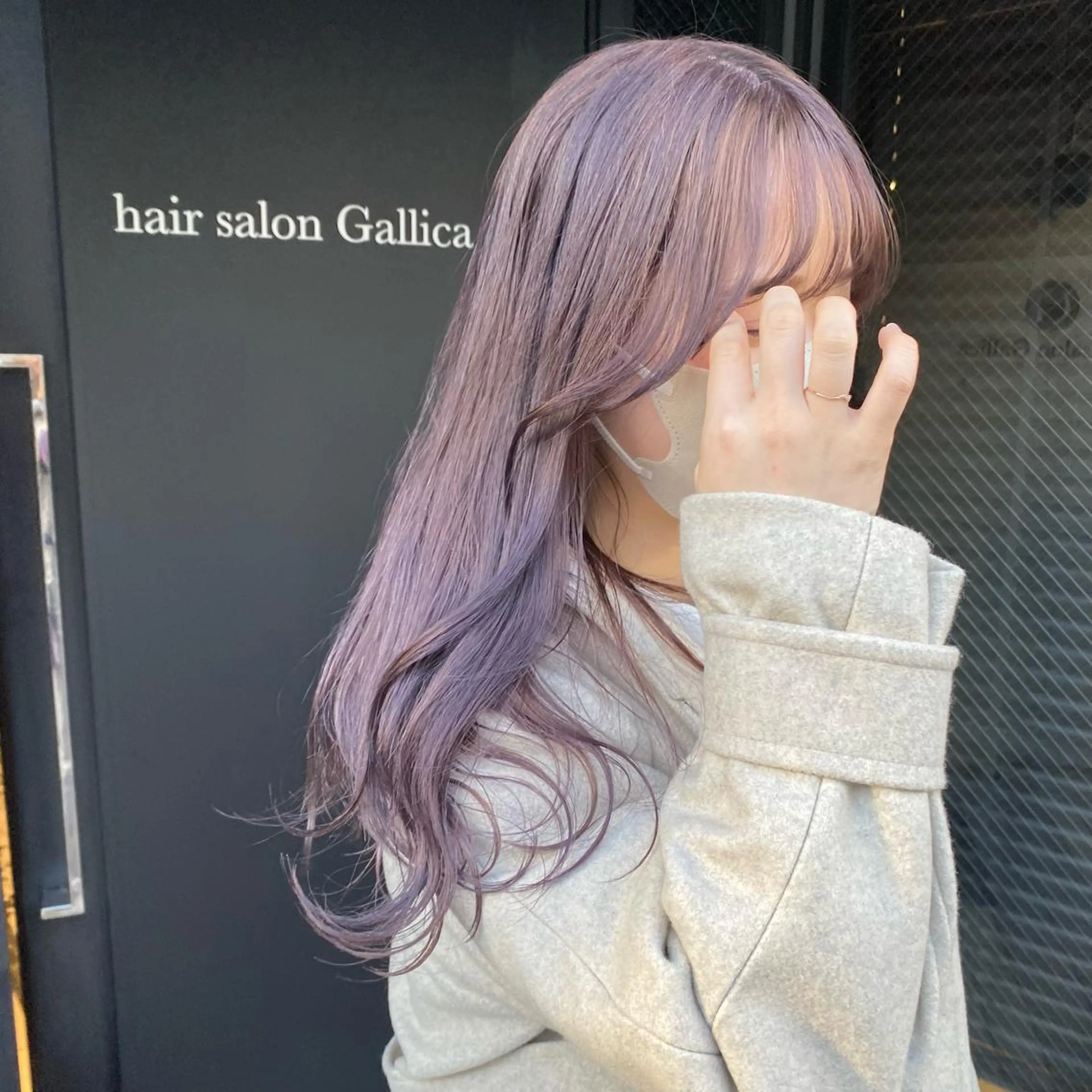 セミロング ラベンダーベージュ ヘアカラー ayumi / ダブルカラーのヘアスタイル