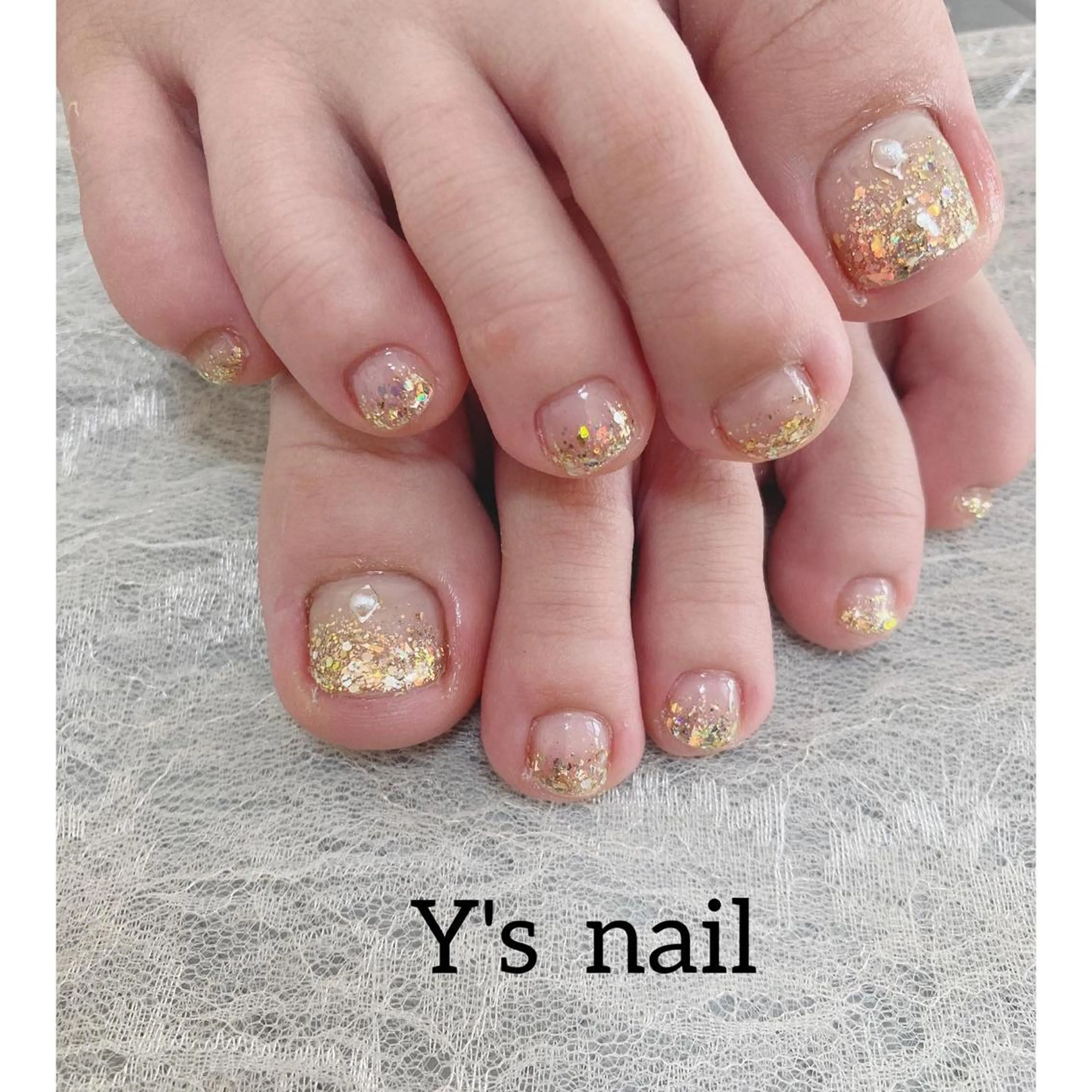 ネイル ラメ(グリッター) ラメグラデーション フットネイル 手書きが得意🖌️ Y’s  nailのネイルデザイン