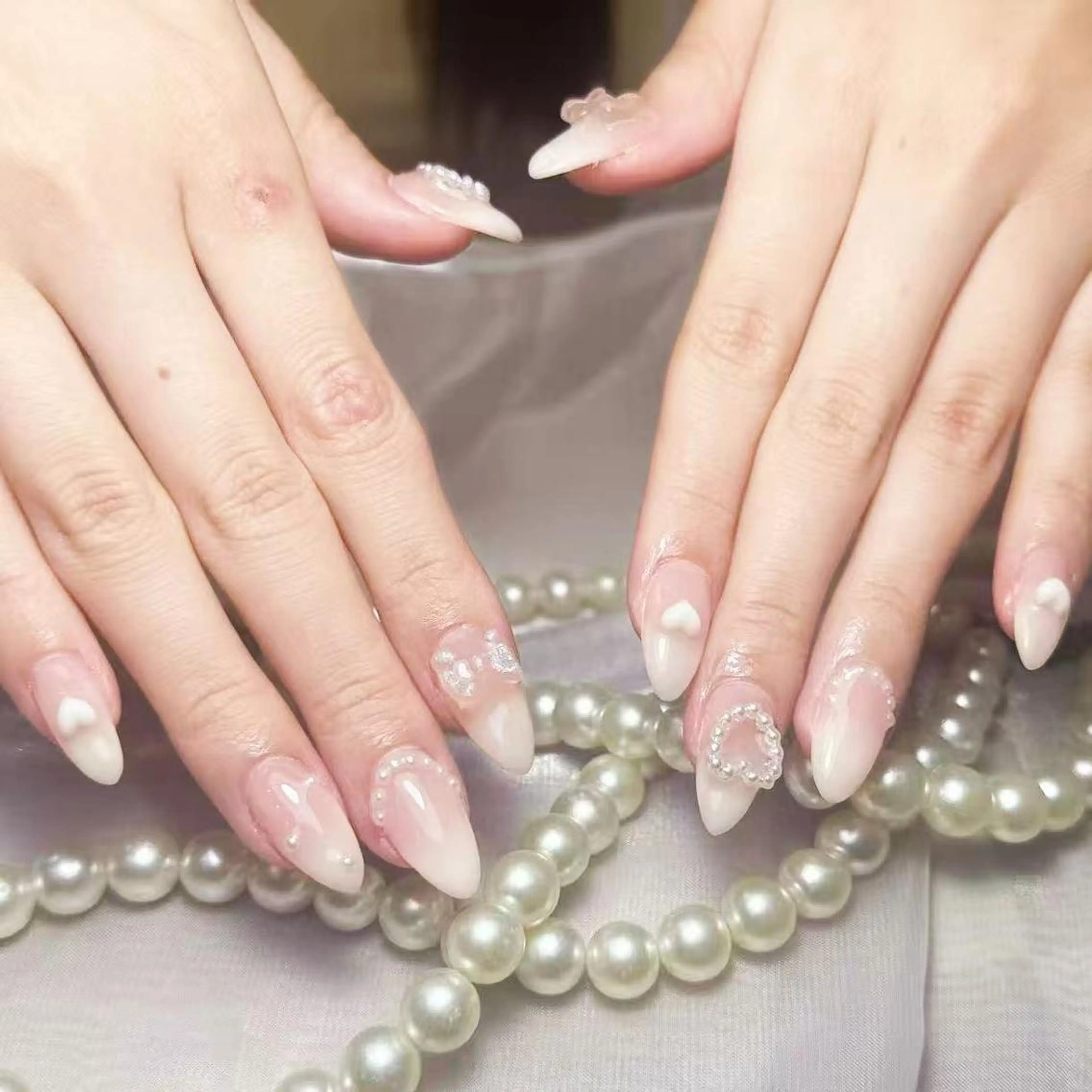 ネイル アートネイル オーロラネイル ガーリー キラキラネイル 韓国ネイル Nail Monsterのネイルデザイン