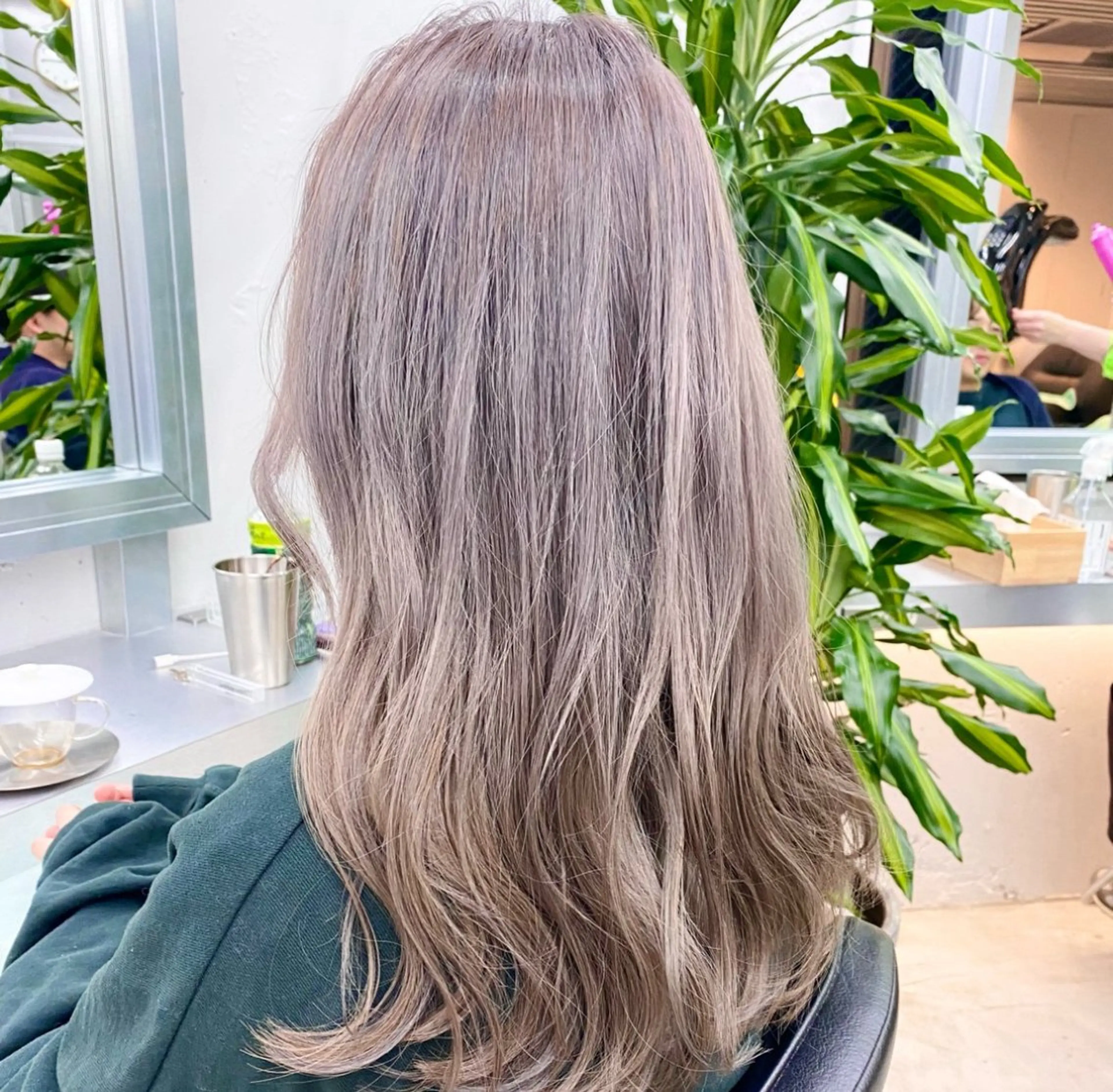 ロング カラー ブリーチ 透明感カラー グラデーションカラー グレージュ シルバー カット ヘアカラー トリートメント ✨髪質改善職人✨ デザインカラー/若林のヘアスタイル