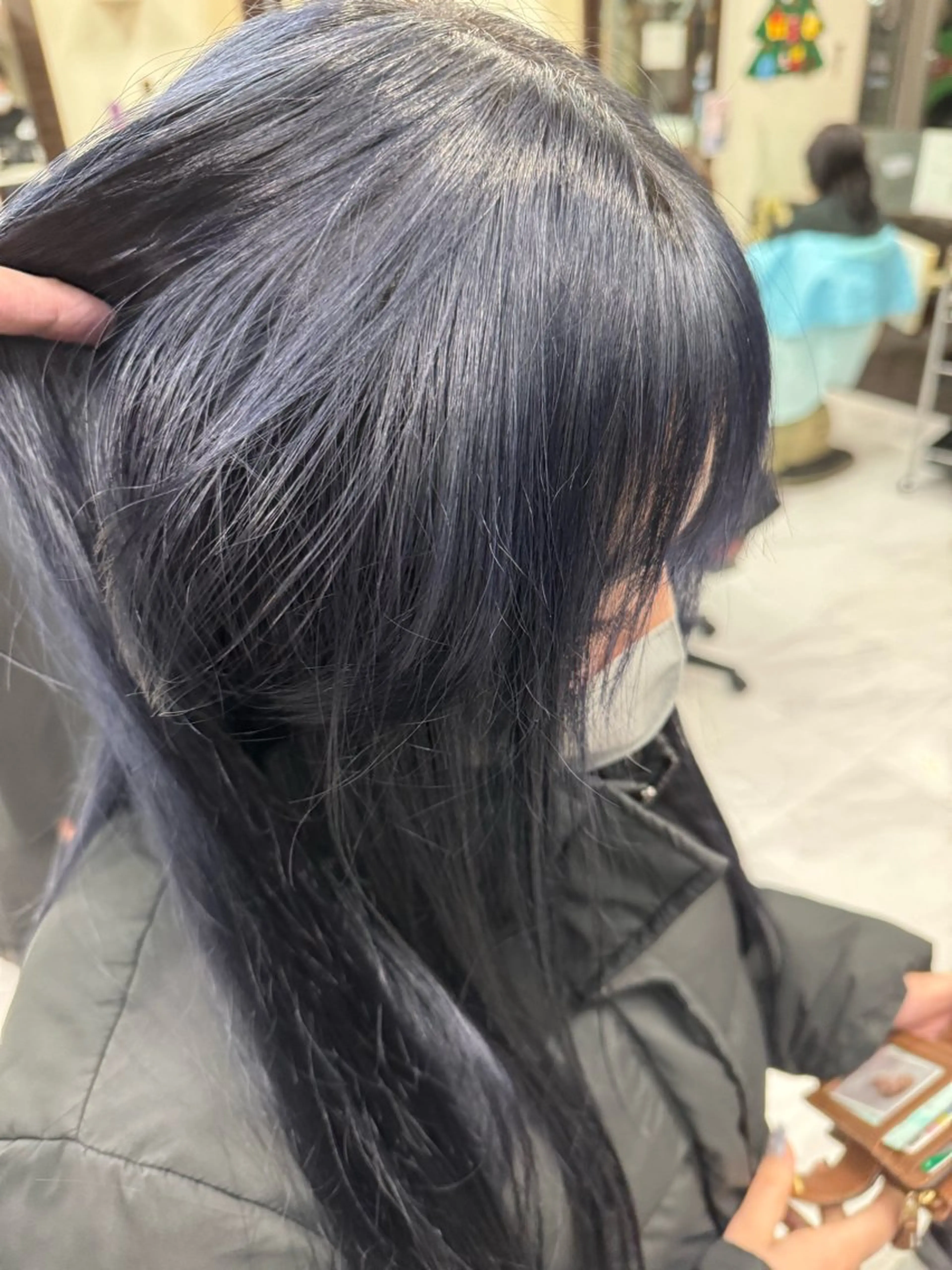 ロング カラー ヘアアレンジ 切りっぱなしボブ ブリーチ ブルーカラー 透明感カラー デザインカラー カット ヘアカラー トリートメント 目黒 碧人のヘアスタイル