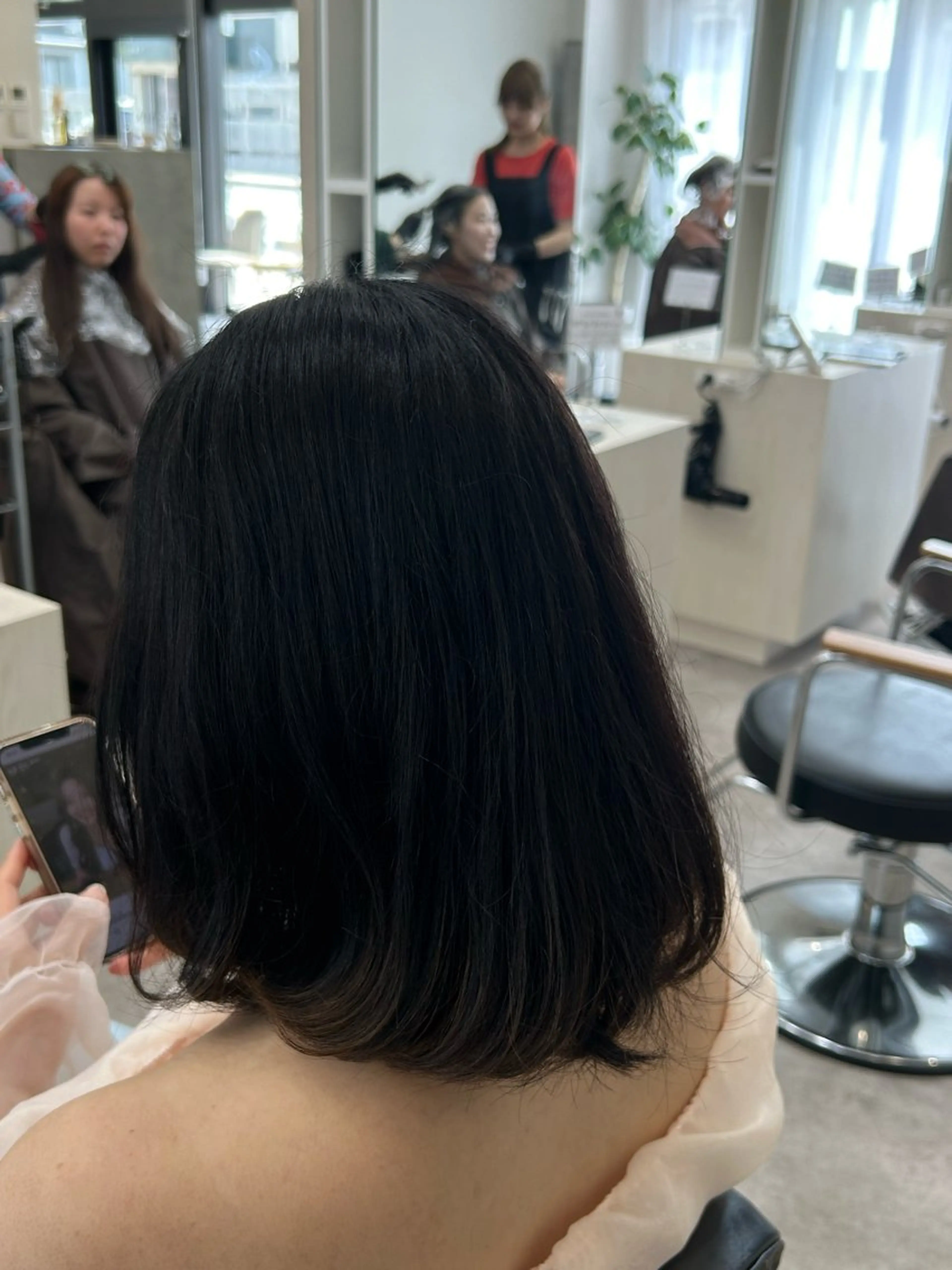 ミディアム カラー ブリーチ SOYON星ヶ丘所属・👟SOYONトレン ドヘアともし🩶のヘアスタイル