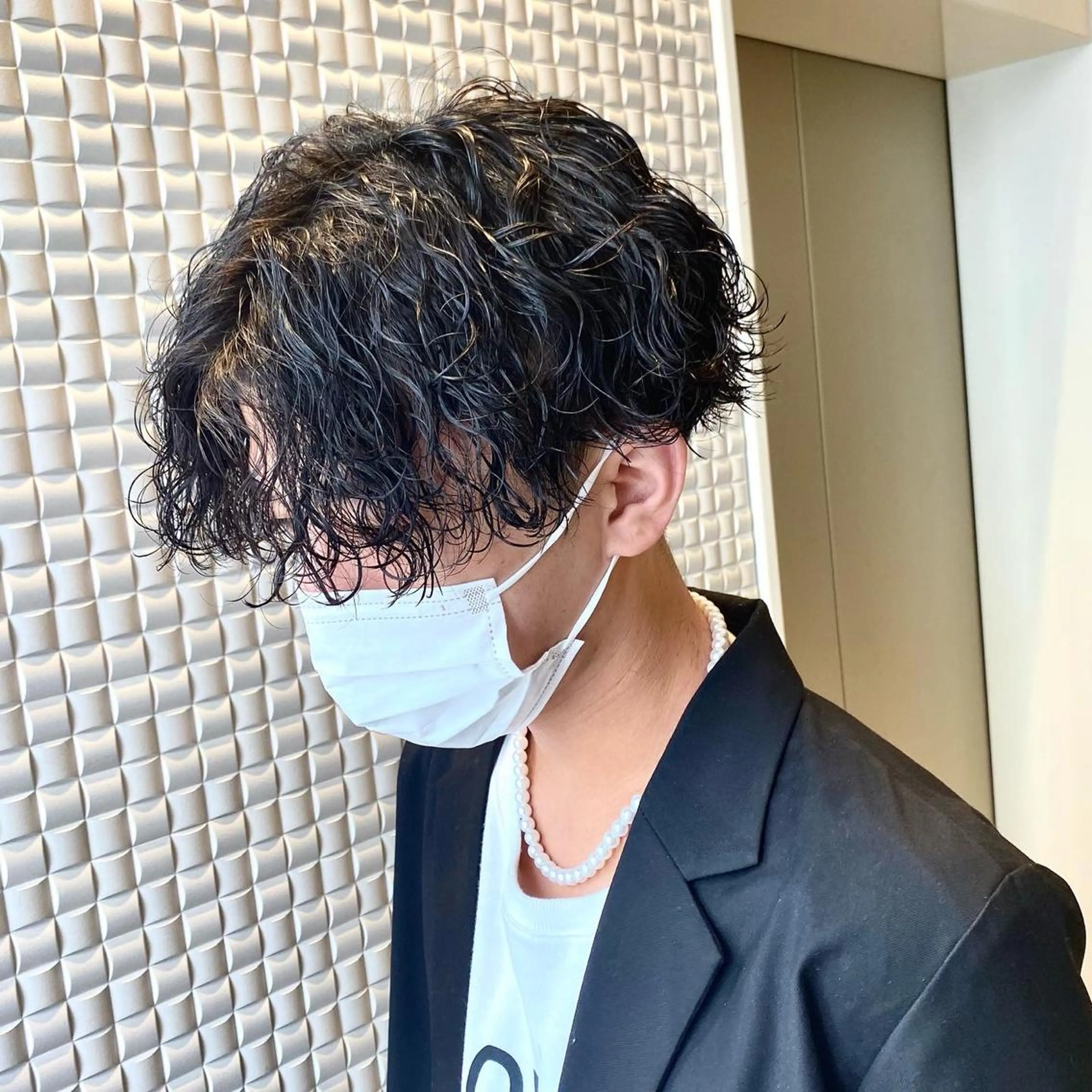 ミディアム パーマ ヘアアレンジ メンズ キッズ ミディアムパーマ センターパート マッシュウルフ マッシュ メンズパーマ 新宿スペインカール ヨモギダのヘアスタイル