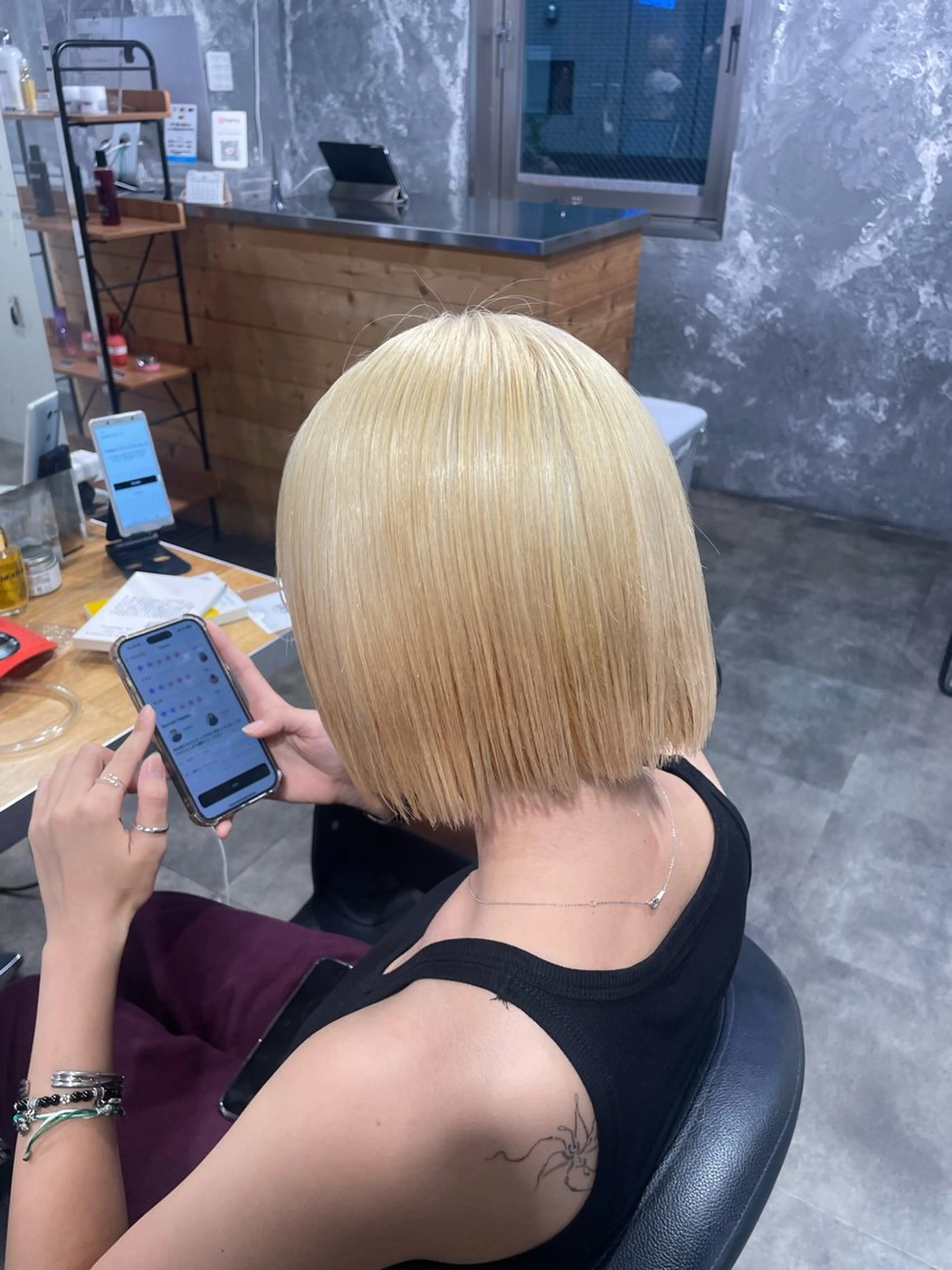 ミディアム カラー ヘアカラー ハイトーンブロンド 横浜💞ミオのヘアスタイル