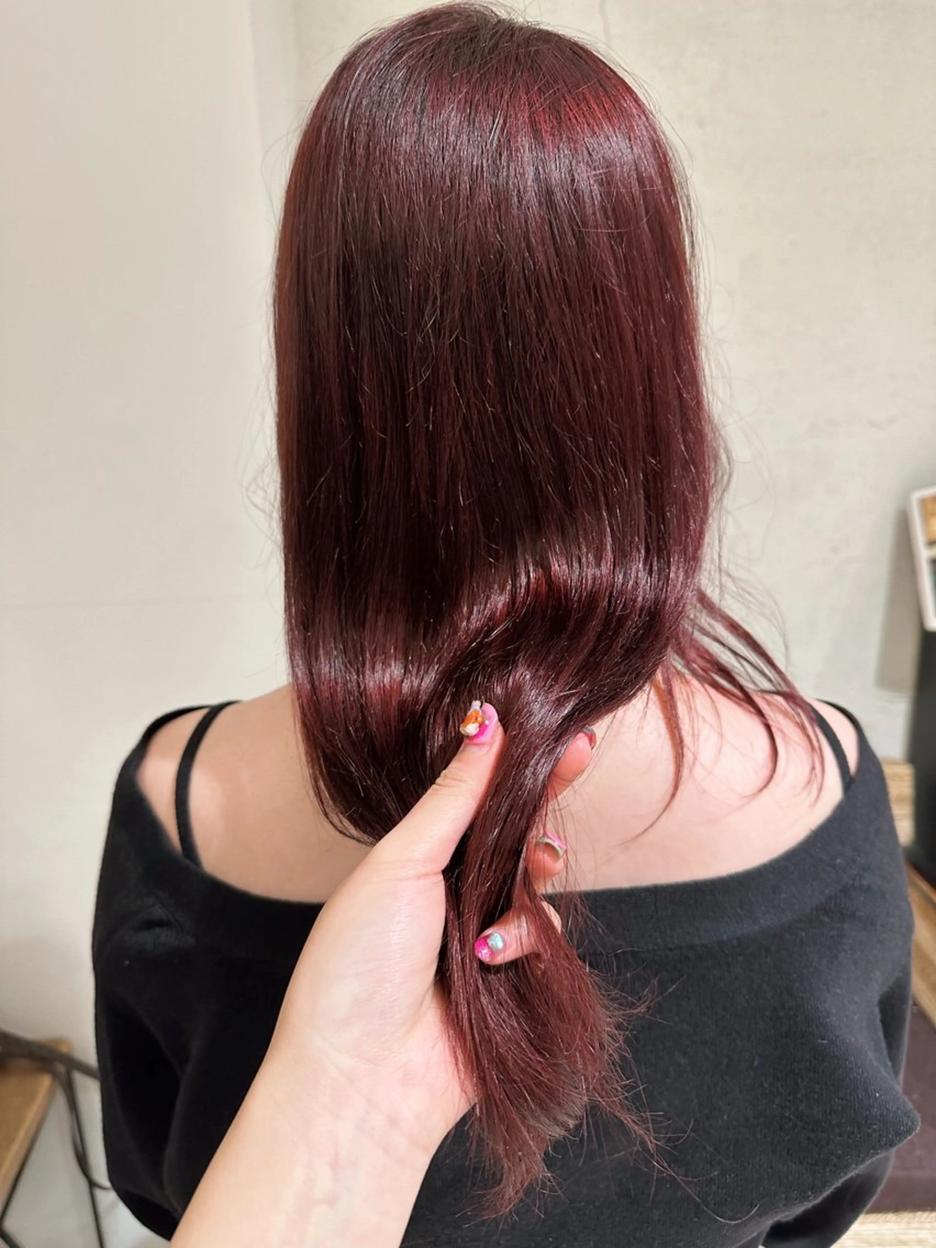 ロング カラー 塩澤 榛奈のヘアスタイル