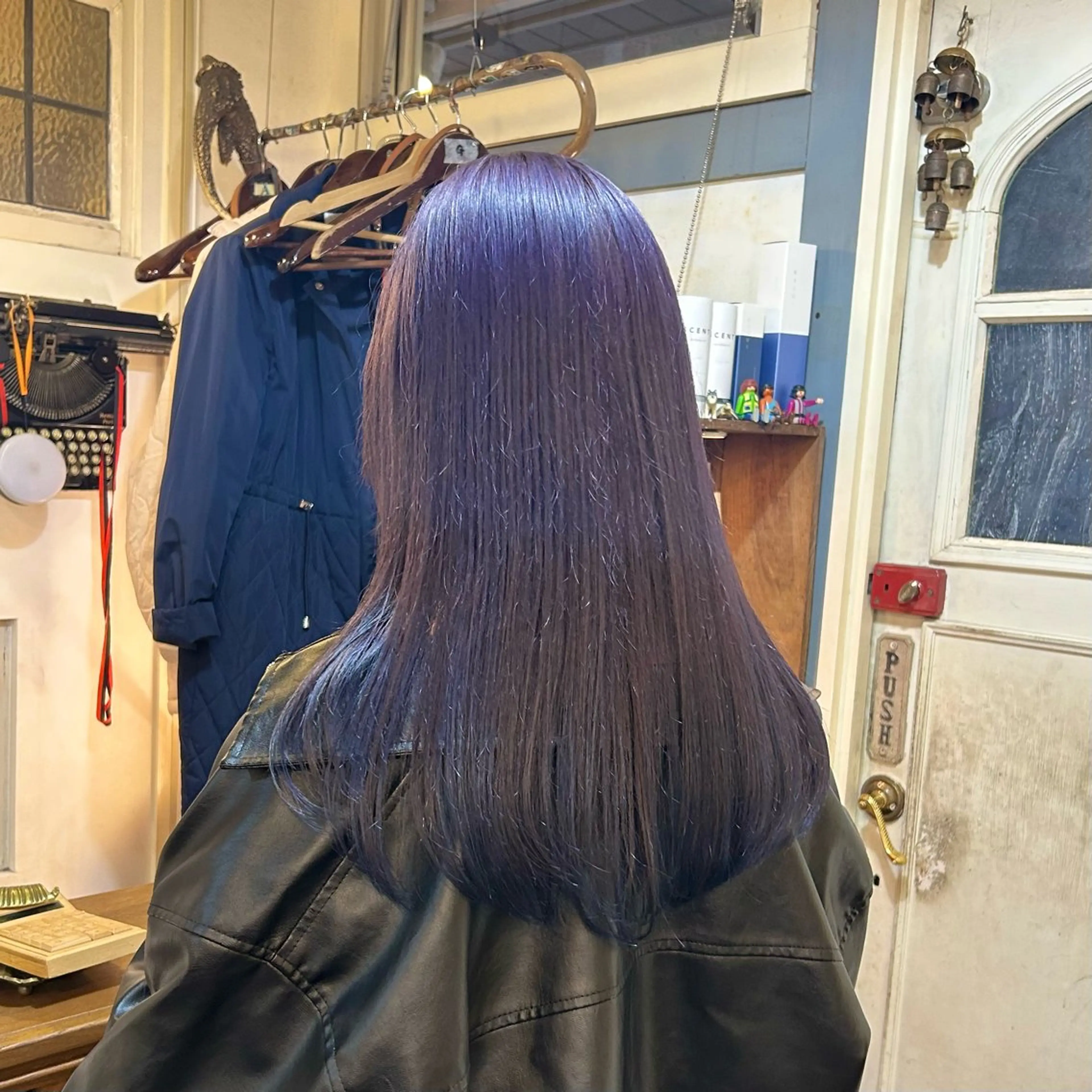 セミロング カラー ブリーチ パープルカラー カット ヘアカラー トリートメント BRITS 渡辺 菜々子のヘアスタイル