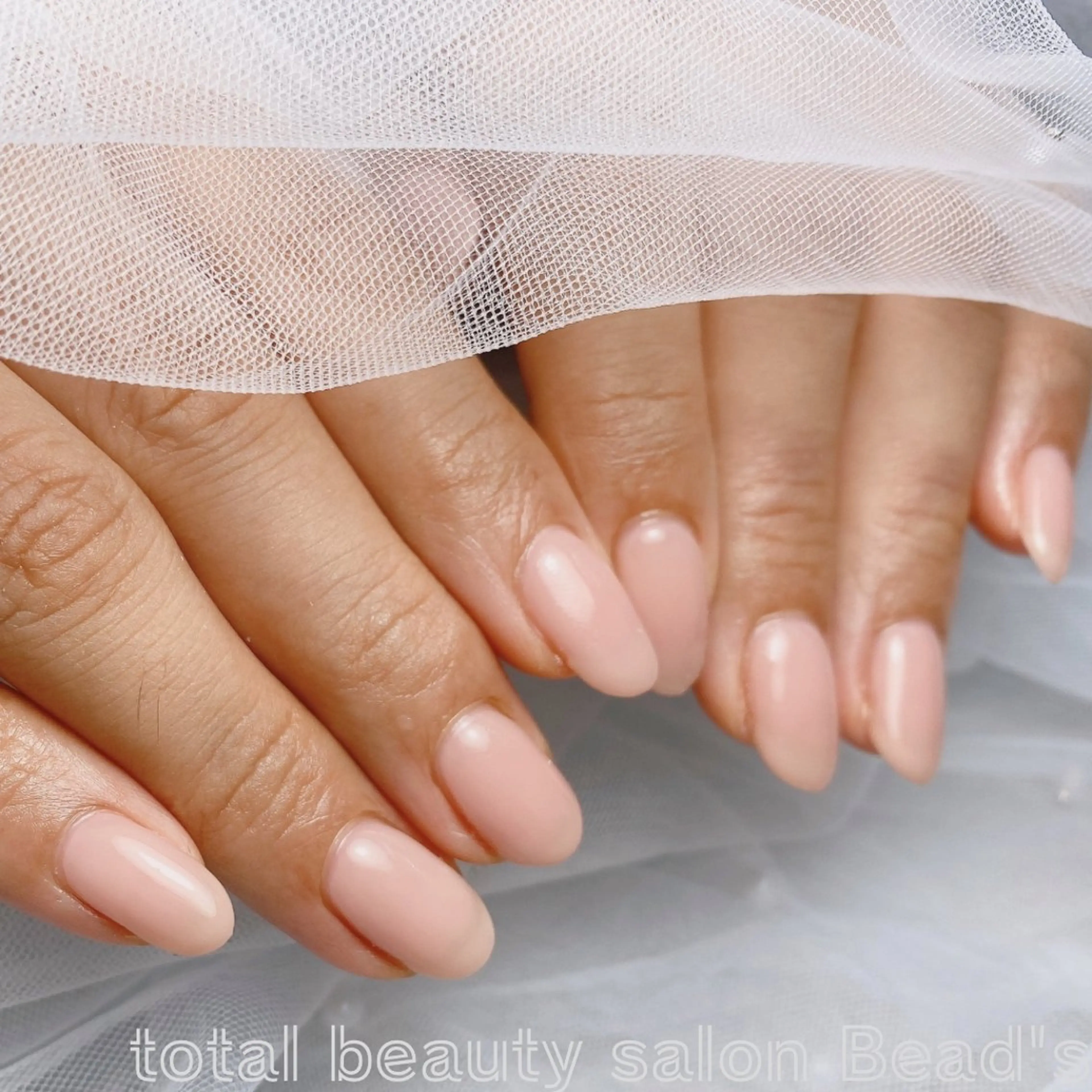 ネイル ピンク ピンクベージュ ハンドネイル ネイルサロン　ビーズ所属・トータルビューティー サロンビーズ すずのネイルデザイン