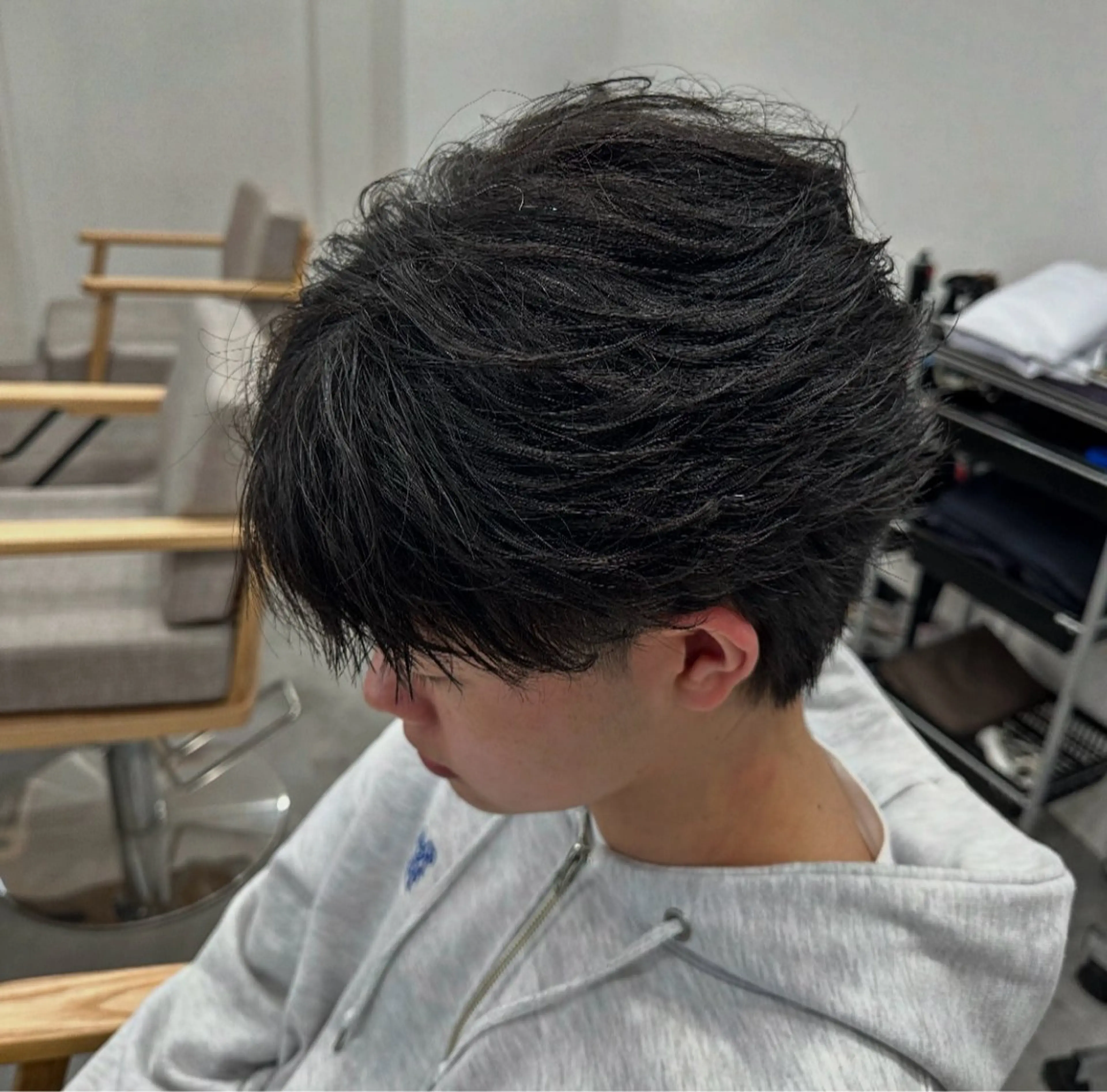 ミディアム パーマ メンズ マッシュ カット パーマ cast 三宮所属・板岡 丈一のヘアスタイル