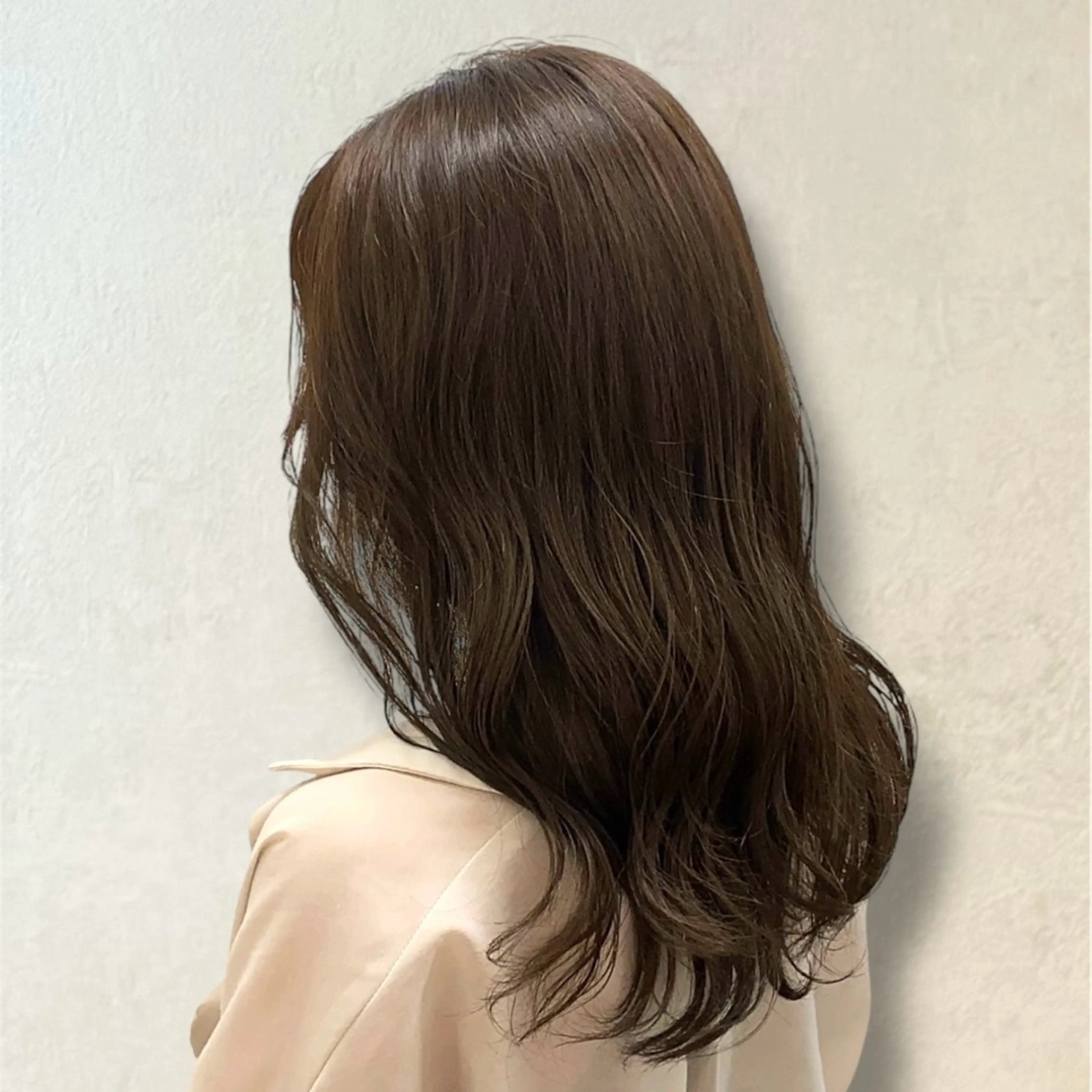 ロング カラー ベージュカラー ブリーチ 透明感カラー ブリーチなしカラー オリーブベージュ ヘアカラー トリートメント "滋賀ボブといえば" 吉村　友輝のヘアスタイル