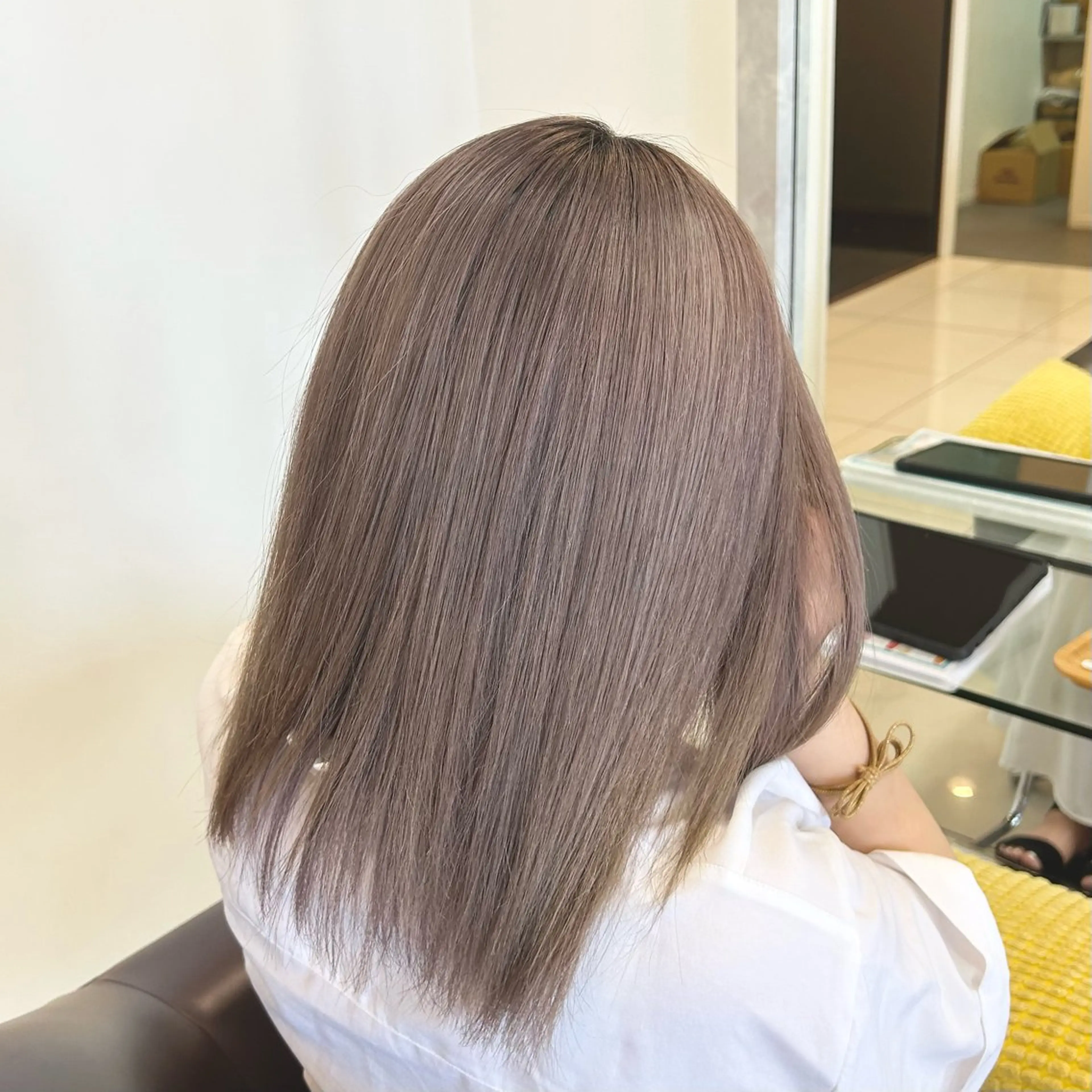 ミディアム カラー ブリーチ グレージュ シルバー シルバーグレージュ ヘアカラー トップスタイリスト 林すずかのヘアスタイル