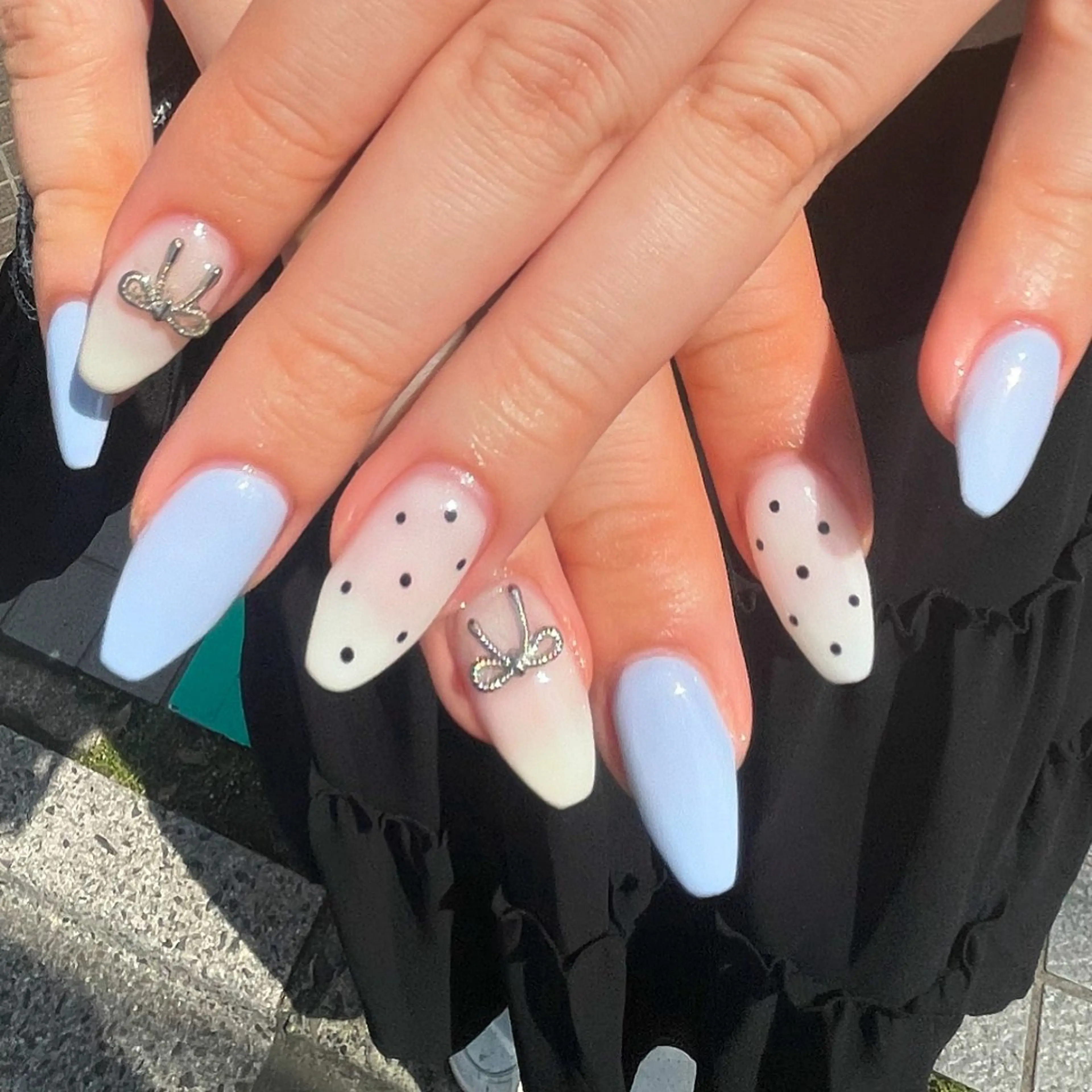 ネイル アートネイル ドット ガーリー リボン シンプルネイル ハンドネイル ハンドケア 🎀NAIL🎀 AI🪄︎︎◝✩のネイルデザイン